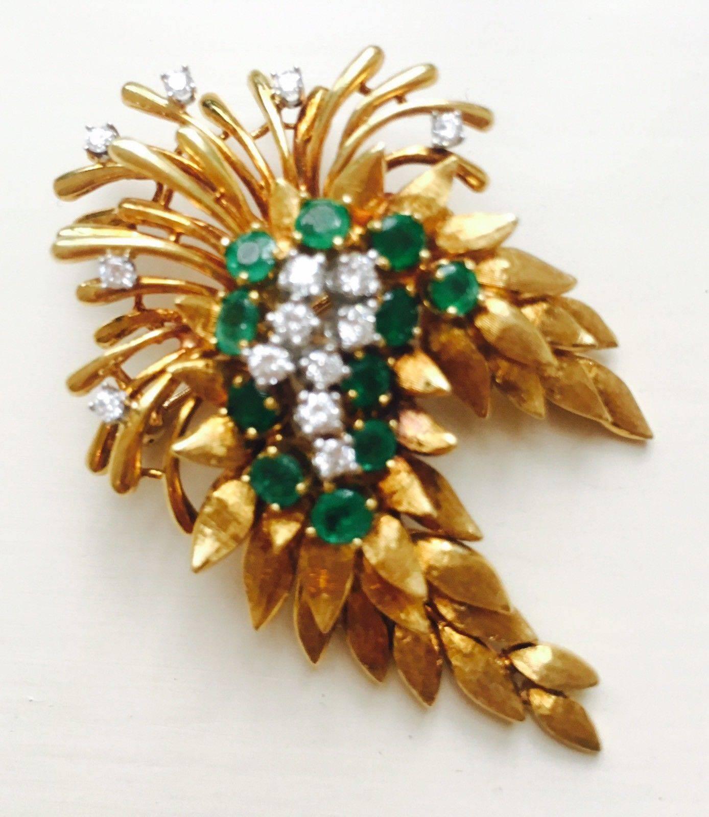 Radiant Cut French Art Deco 1940s 18 Karat Gold 4.84 Carat Emerald Diamond Necklace Pendant For Sale