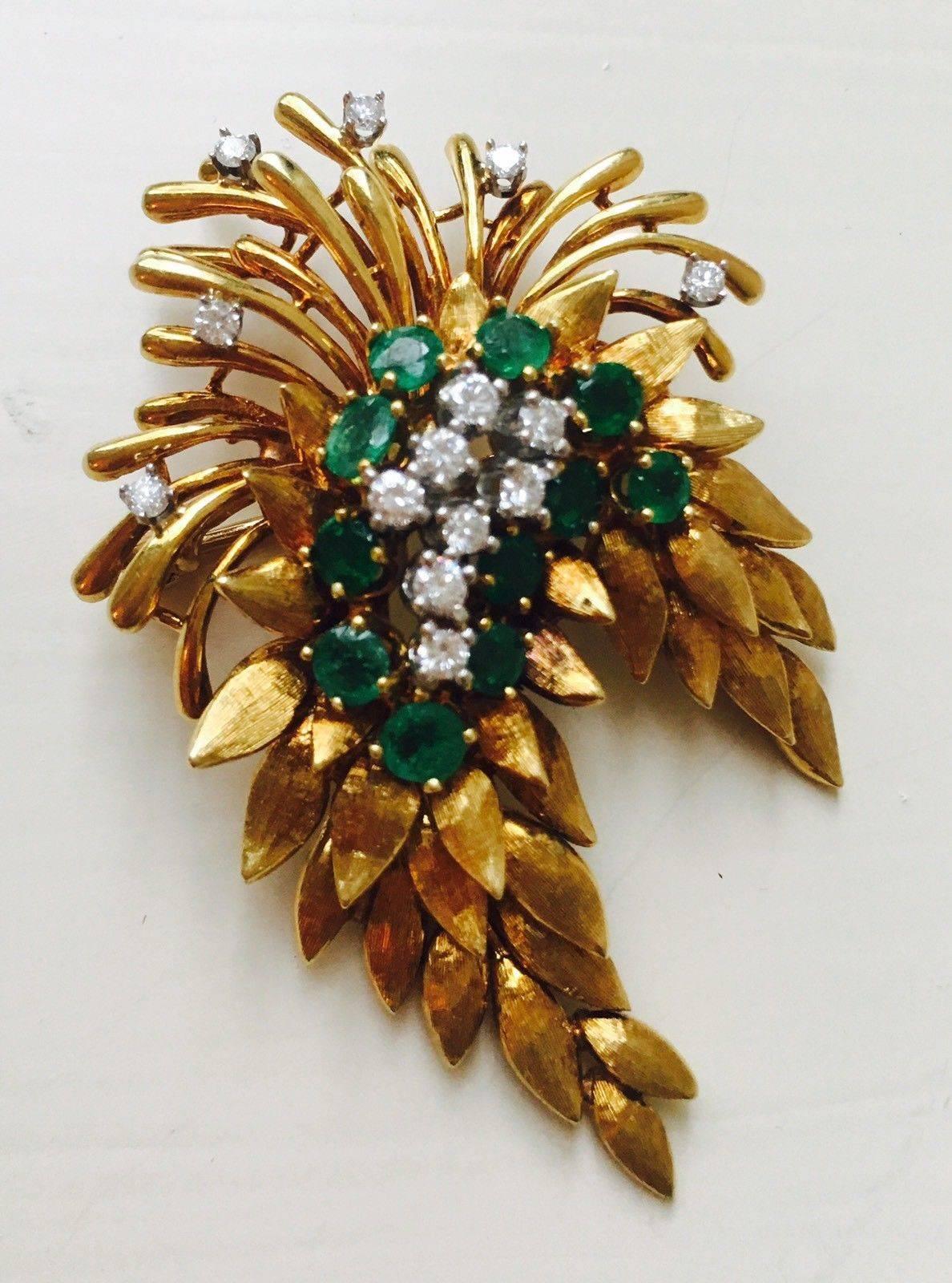 French Art Deco 1940s 18 Karat Gold 4.84 Carat Emerald Diamond Necklace Pendant In Excellent Condition For Sale In Shaker Heights, OH