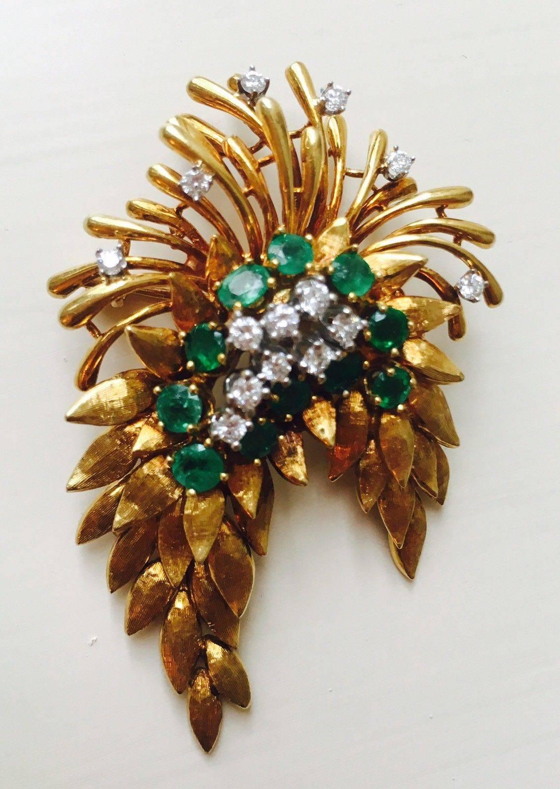 Women's French Art Deco 1940s 18 Karat Gold 4.84 Carat Emerald Diamond Necklace Pendant For Sale