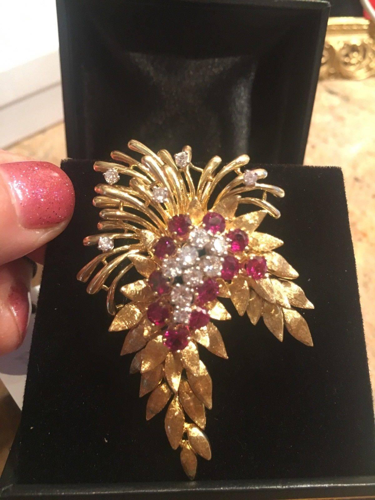 Women's French 1940s French 18 Karat Gold 4.84 Carat Ruby VS Diamond Necklace Pendant For Sale