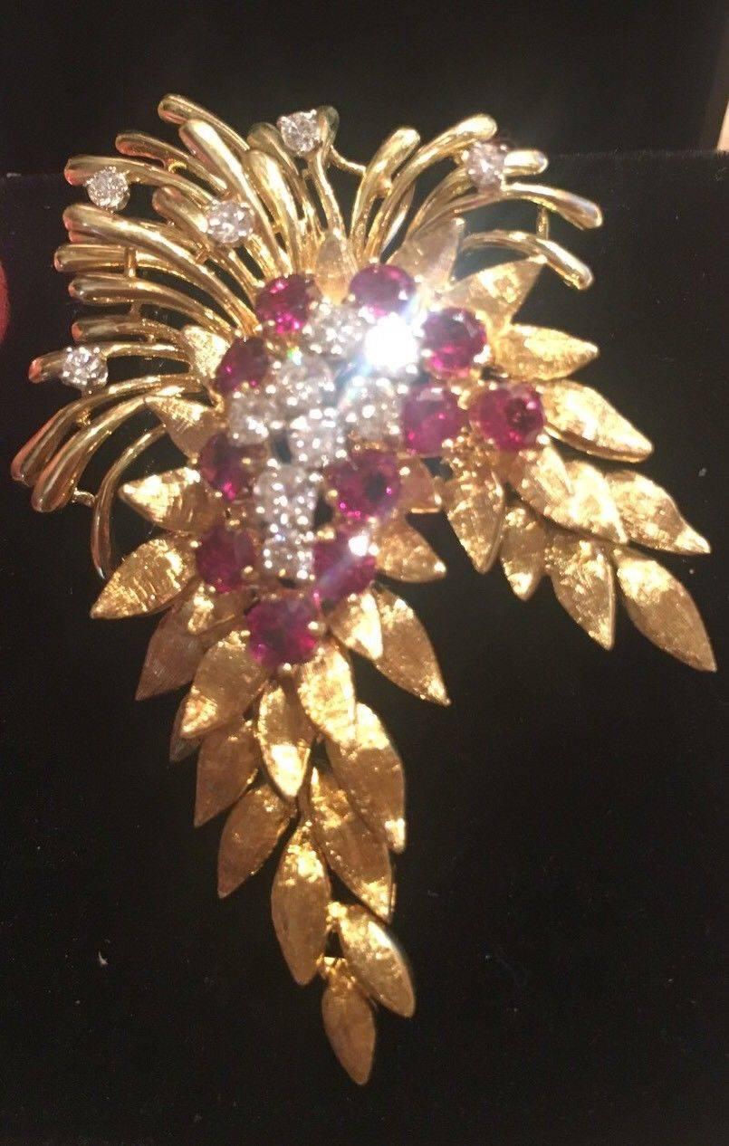 French 1940s French 18 Karat Gold 4.84 Carat Ruby VS Diamond Necklace Pendant For Sale 3