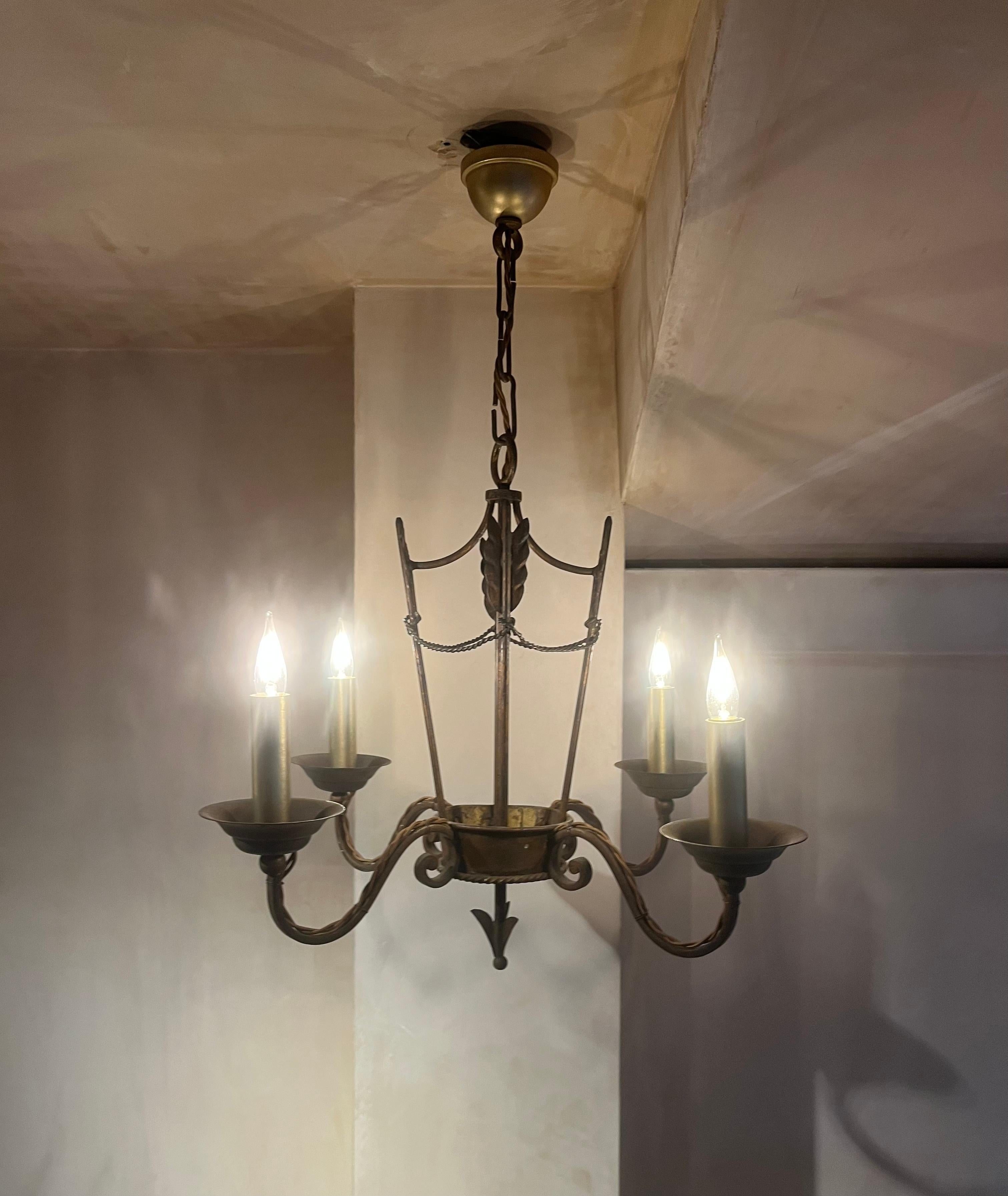French 1940’s gilded iron chandelier In Good Condition For Sale In London, GB