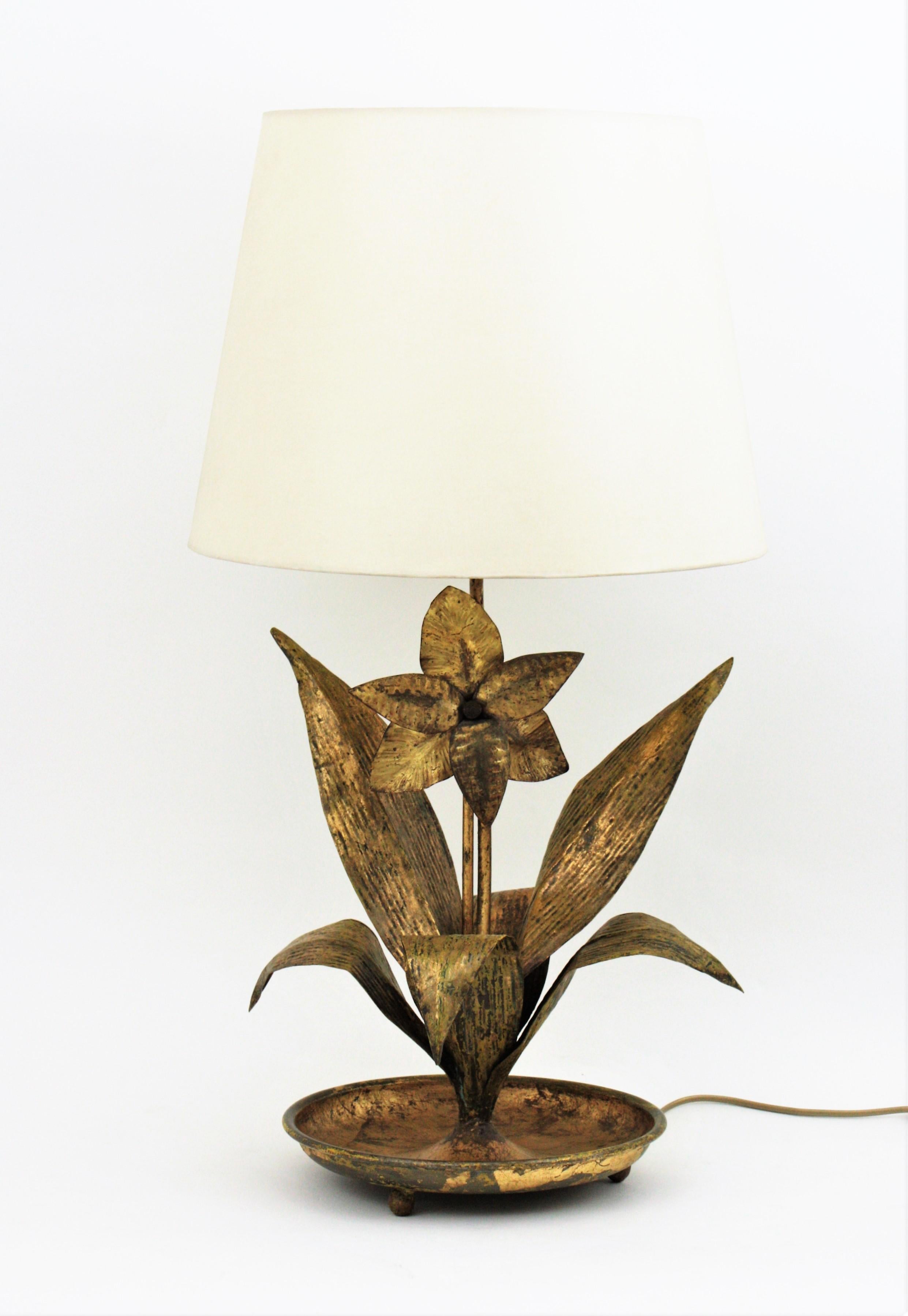 Spanish French 1940s Gilt Metal Floral Table Lamp