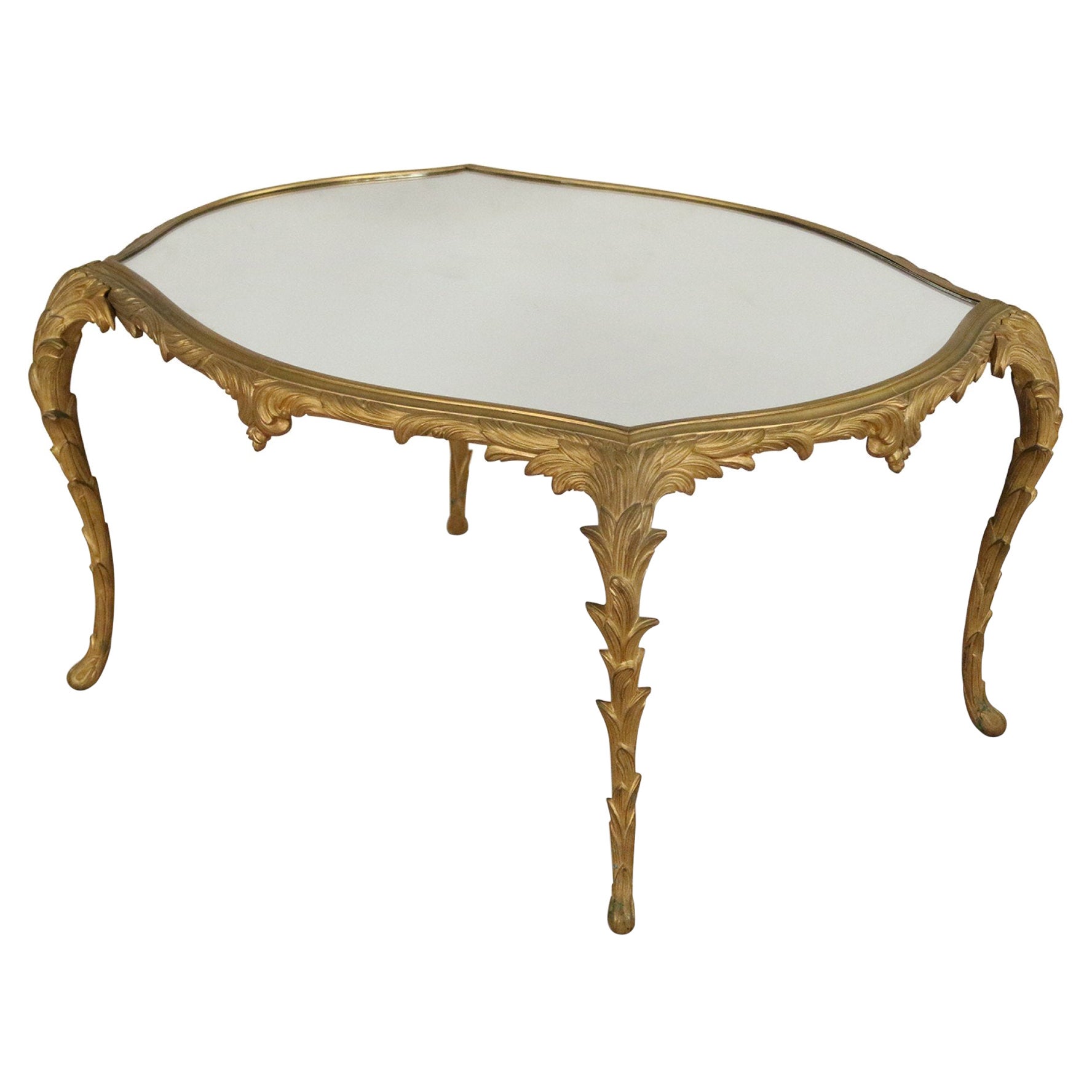 Mesa de centro francesa con tapa de espejo de metal dorado de los años 40