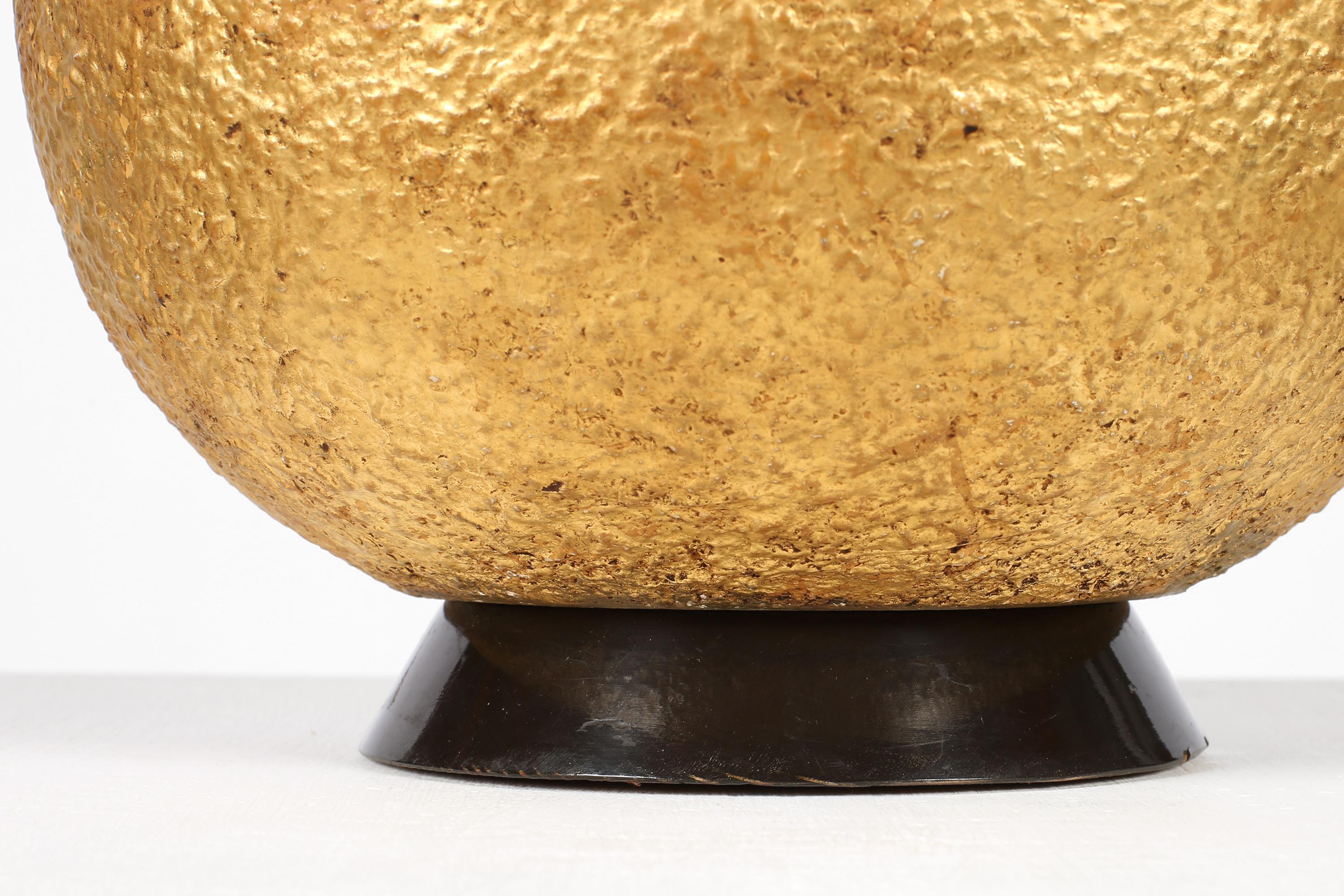 Lampe de table boule française des années 1940 en plâtre doré à la manière de Jean-Michel Frank en vente 1