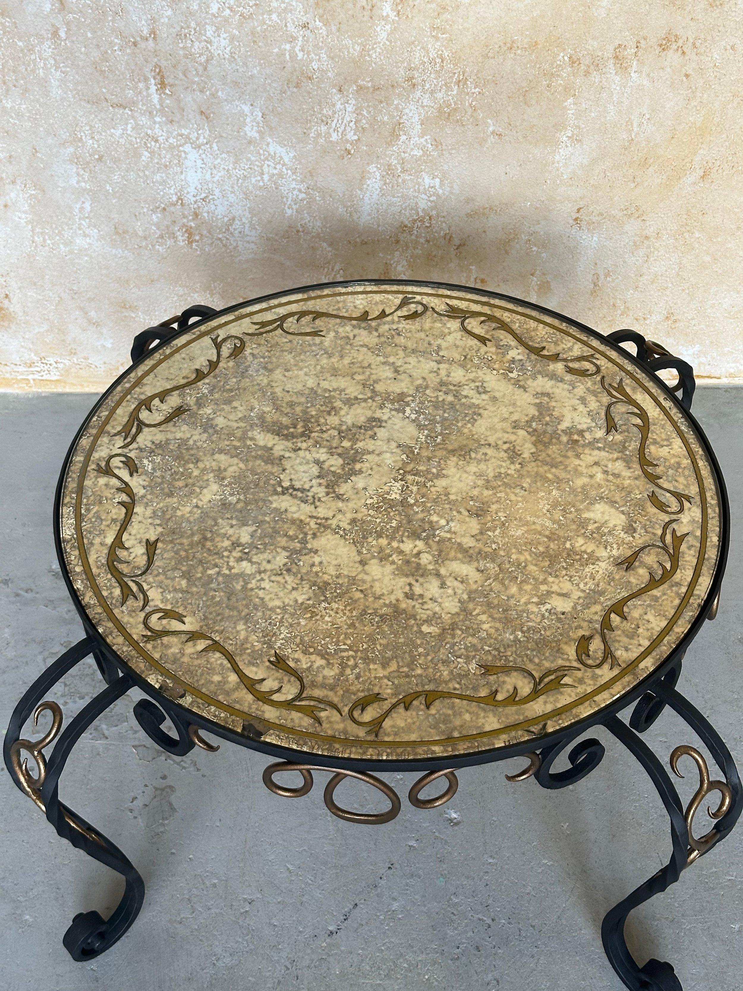 Table basse française en fer et verre des années 1940 en vente 4