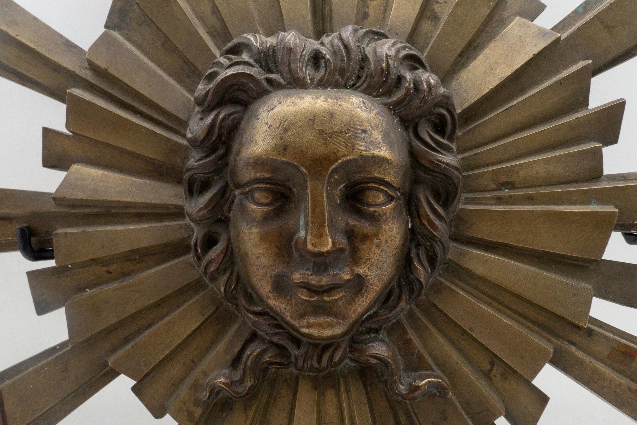French 1940s large mounted bronze Roi Soleil or Sun King medallion. 

Louis XIV the Sun King (Roi Soleil), was a monarch of the House of Bourbon who reigned as King of France from 1643 until his death in 1715.