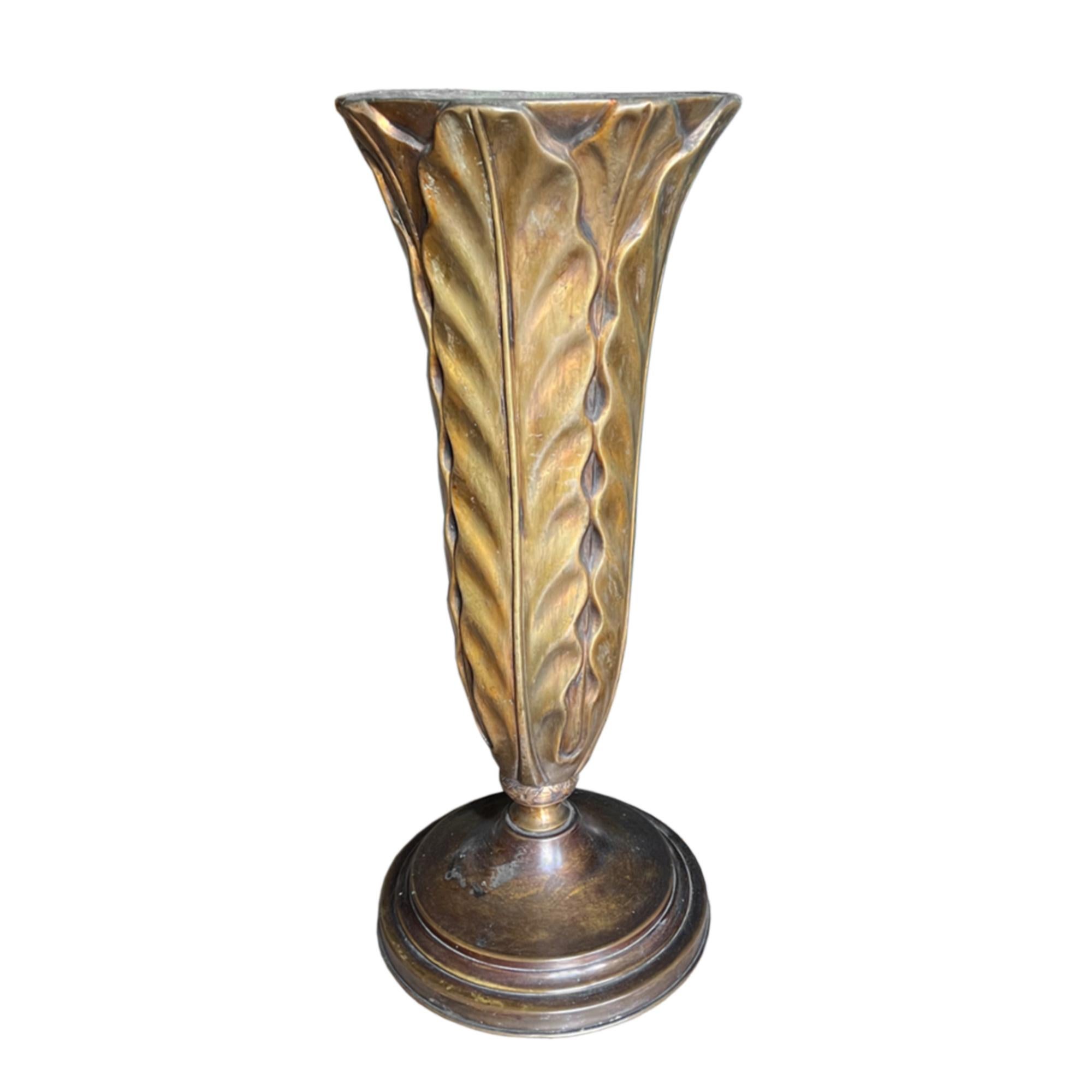 Französisch 1940er Jahre große Paar patiniert Messing Uplights (Hollywood Regency) im Angebot
