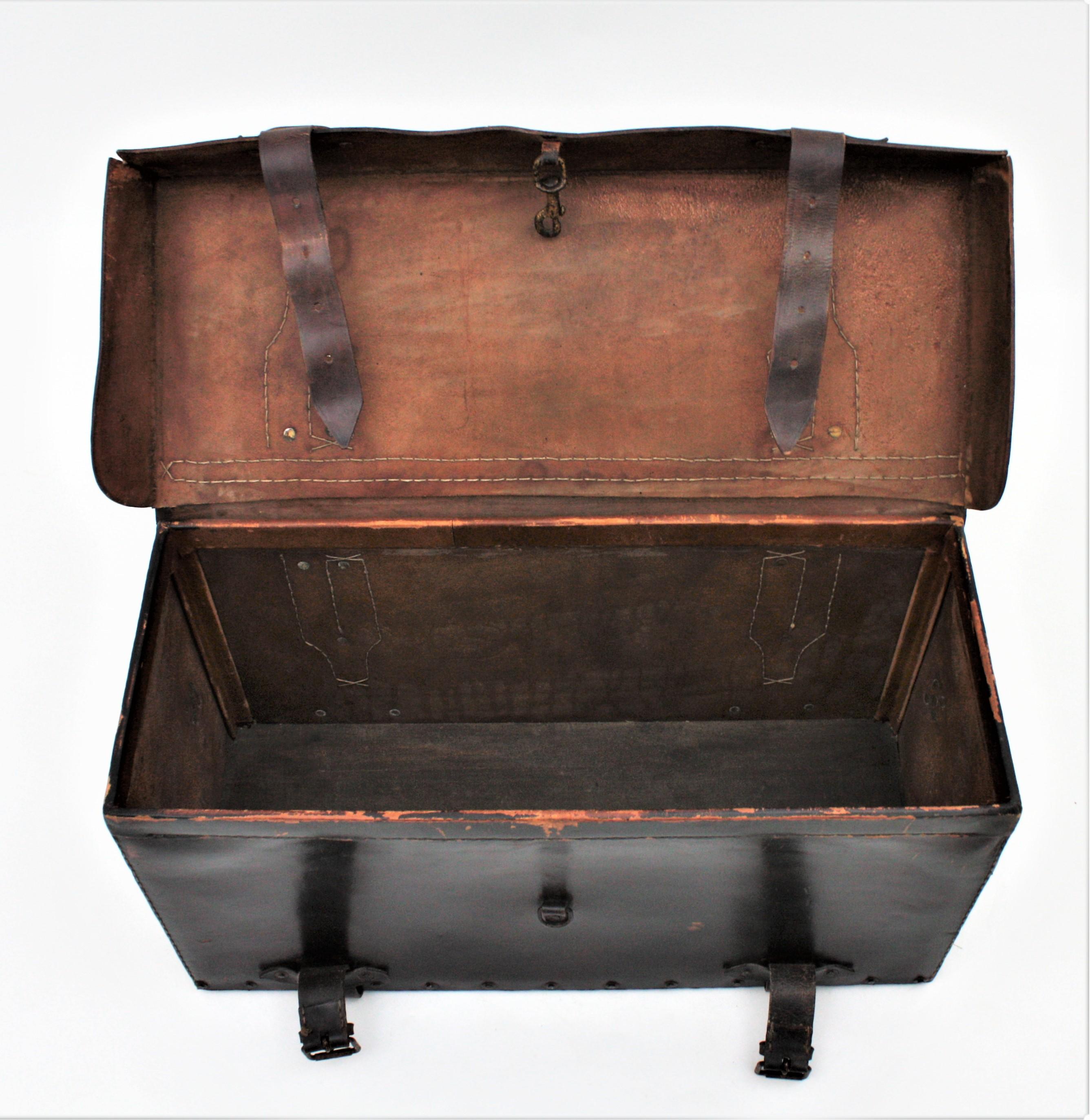 Leather Travel Trunk with Handles, France, 1940s For Sale 2