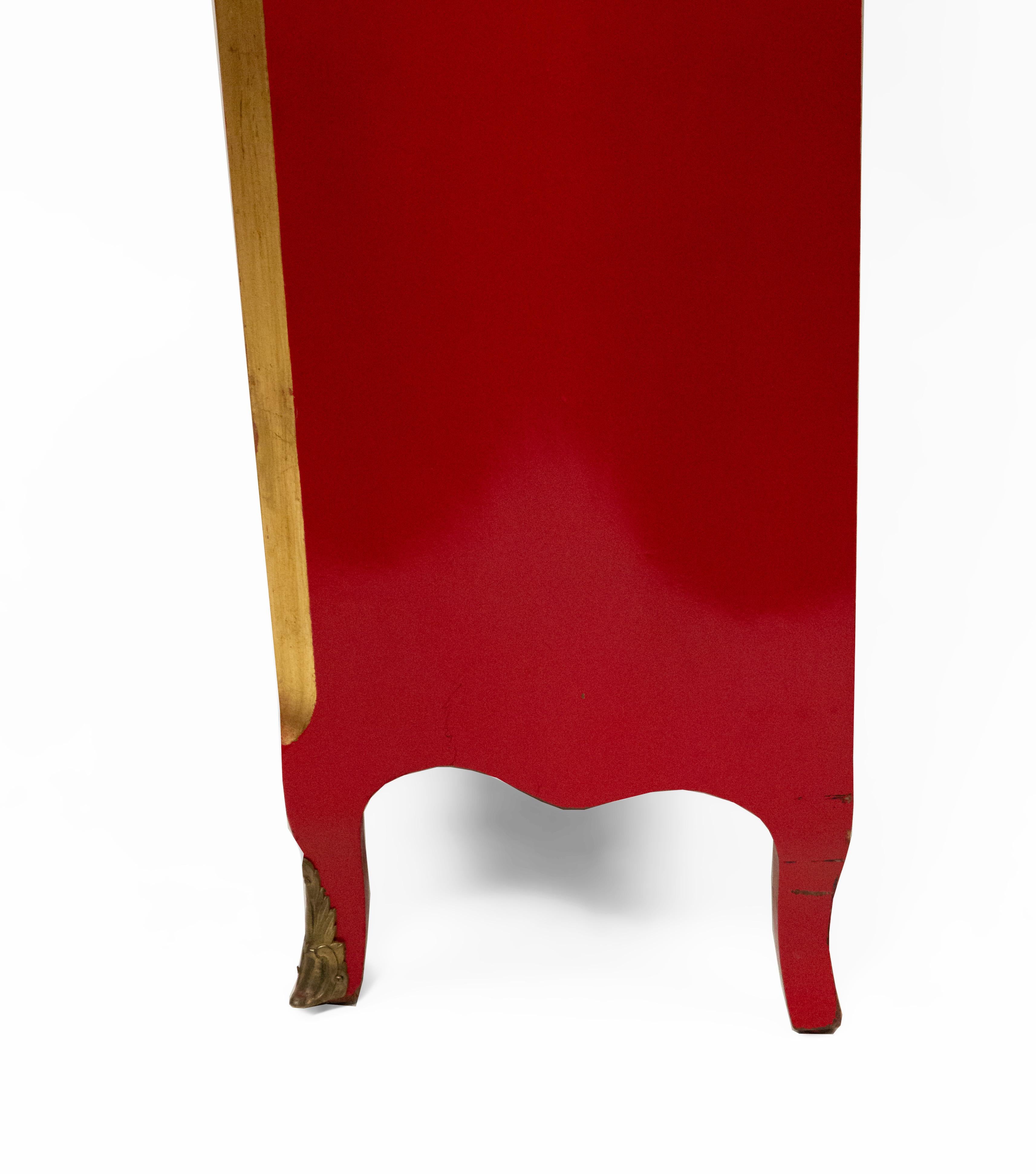 Französisches Bücherregal im Louis-XV-Stil, rot lackiert und vergoldet, Maison Jansen im Angebot 3