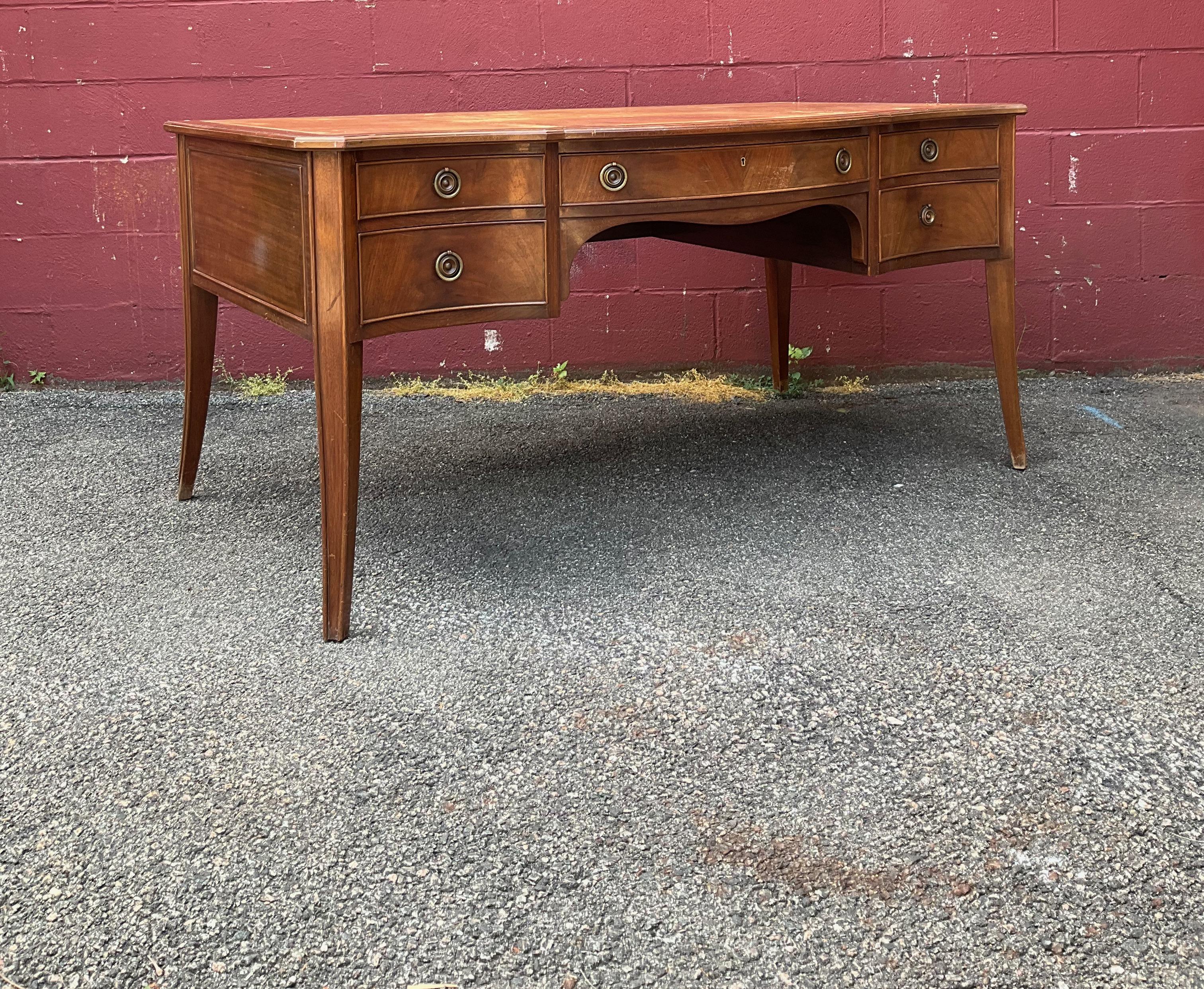 French 1940s Leather Top Mahogany Desk In Good Condition For Sale In Buchanan, NY