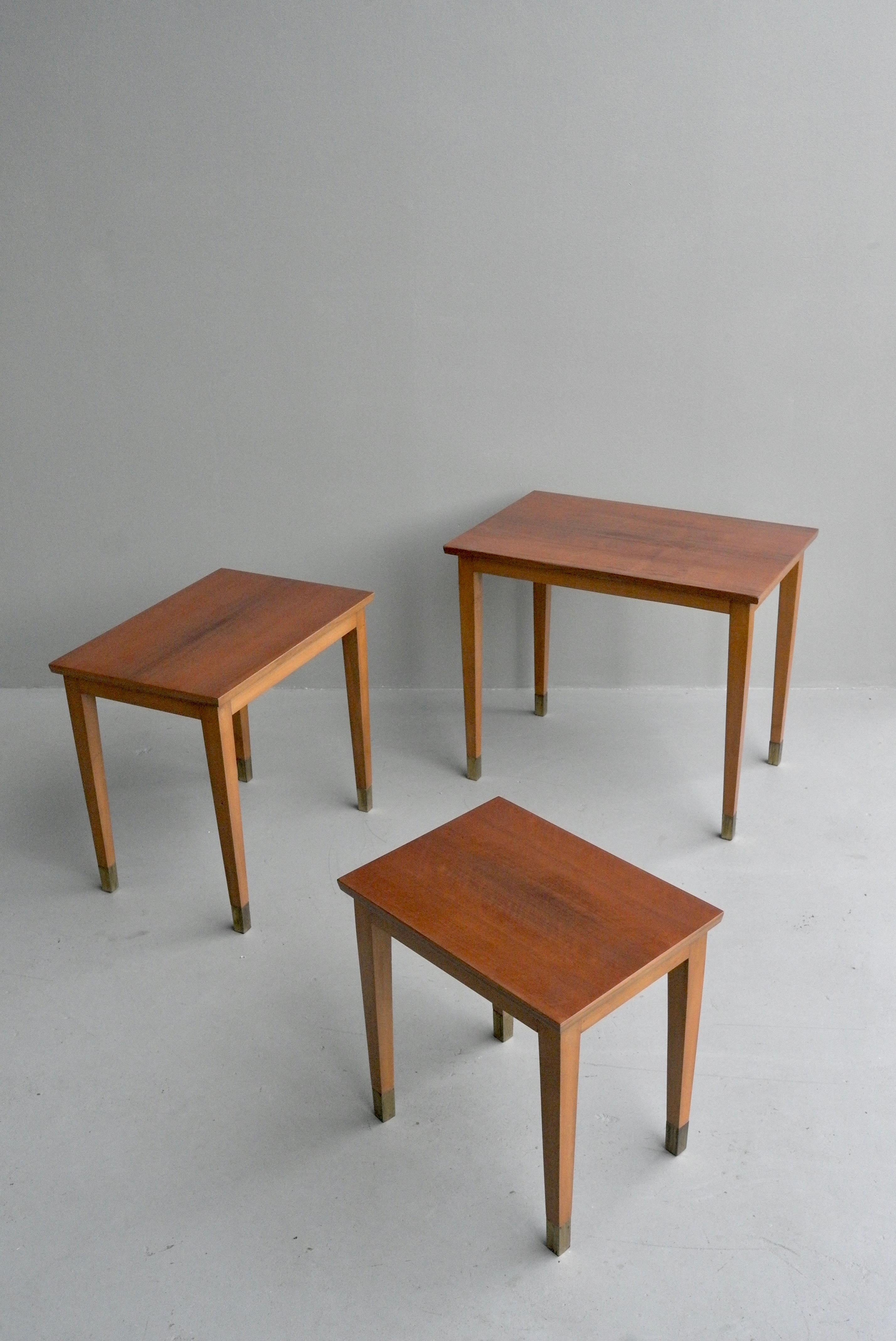 Mid-Century Modern French 1940s Mahogany Wooden Nesting Tables with Brass Ends For Sale