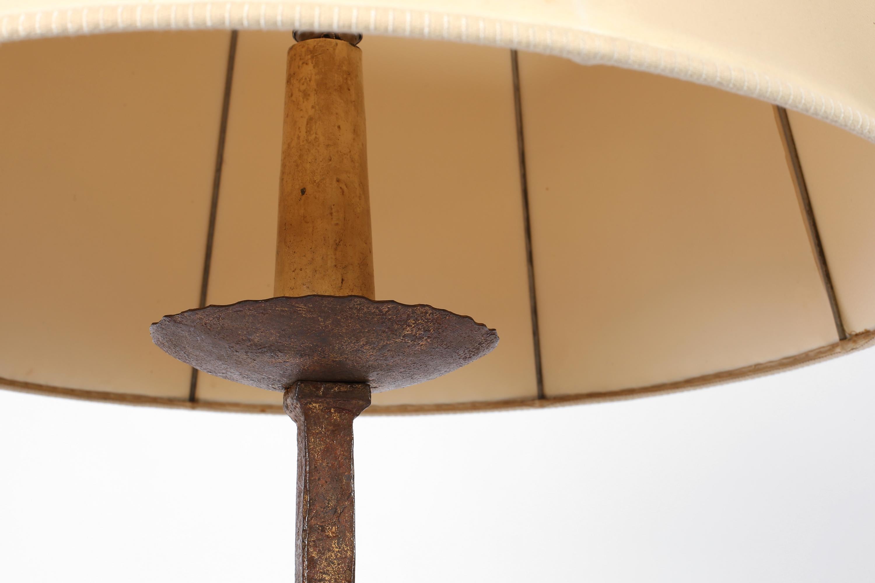 French 1940s Maison Ramsay Art Deco Floor Lamp In Gilt Forged Iron For Sale 2