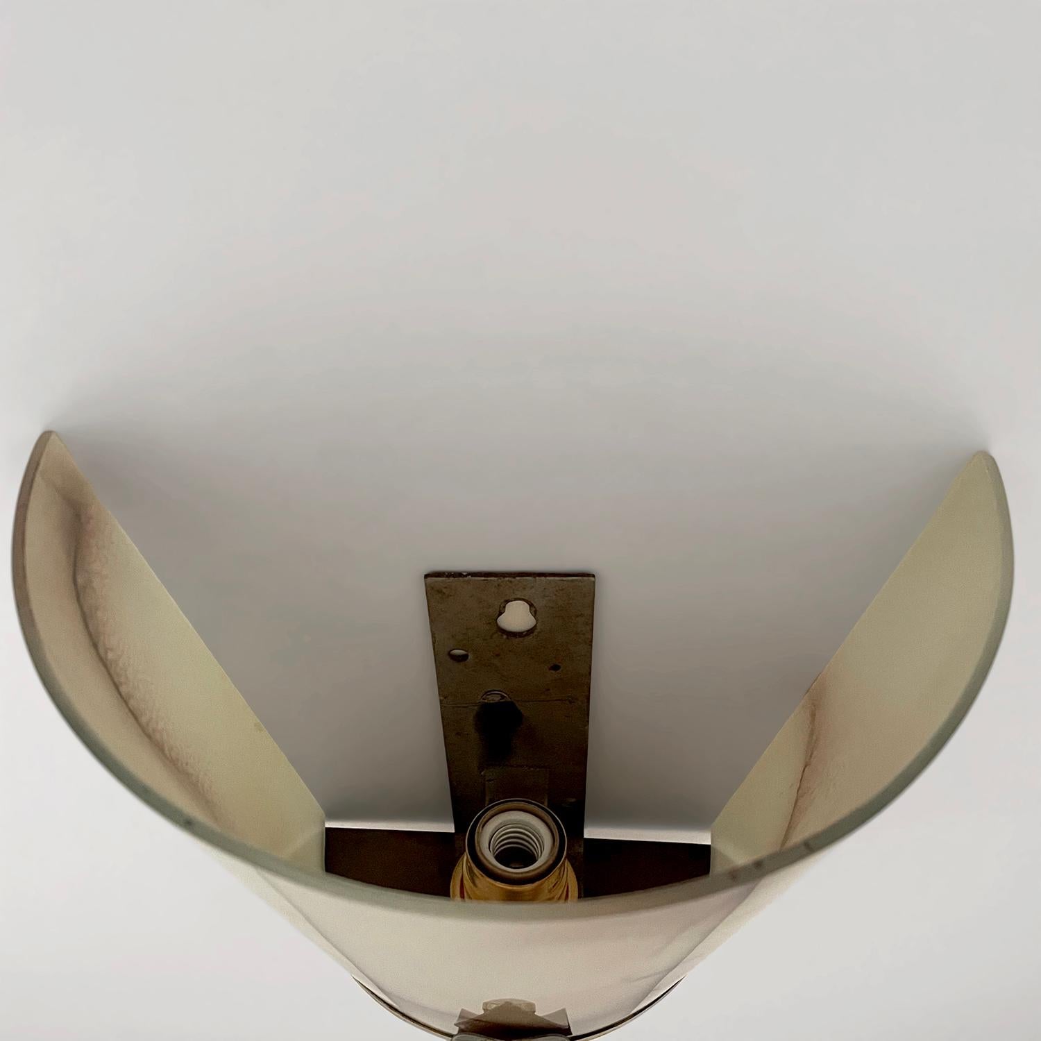 French 1940s Marbled Glass & Brass Single Wall Sconce For Sale 5