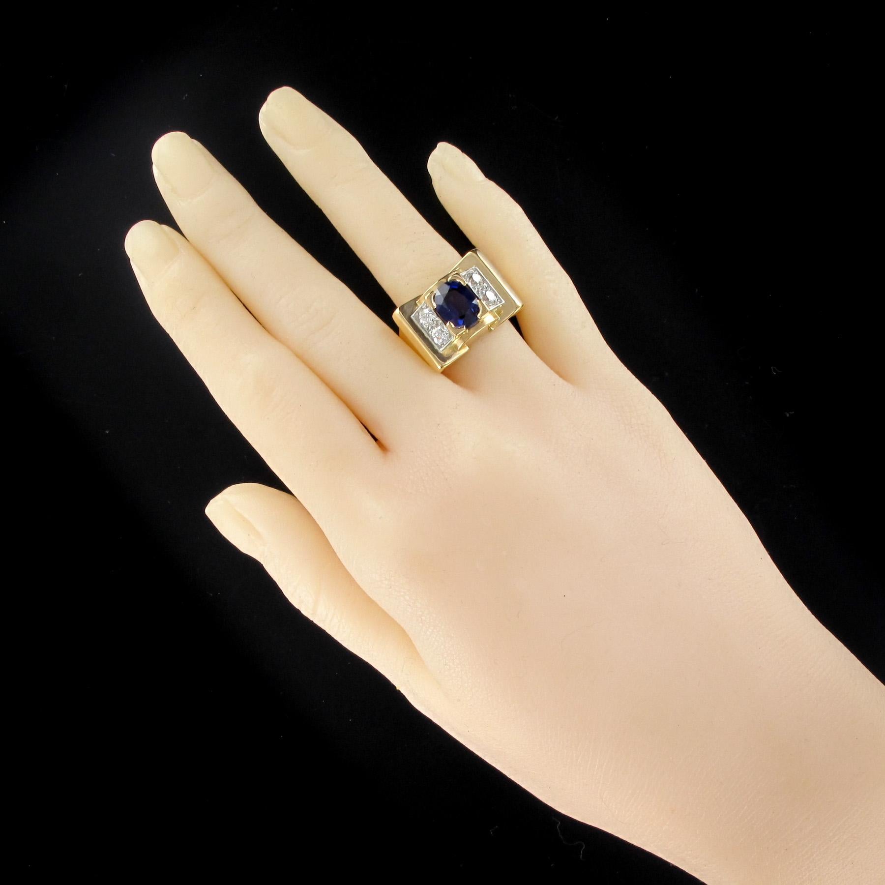 Ring in 18 karat yellow gold, owl hallmark, and platinum mascaron hallmark.
Signed Mellerio dits Meller, this sumptuous ring is set with a natural and unheated color change cushion- cut sapphire that goes from an intense blue and bright under