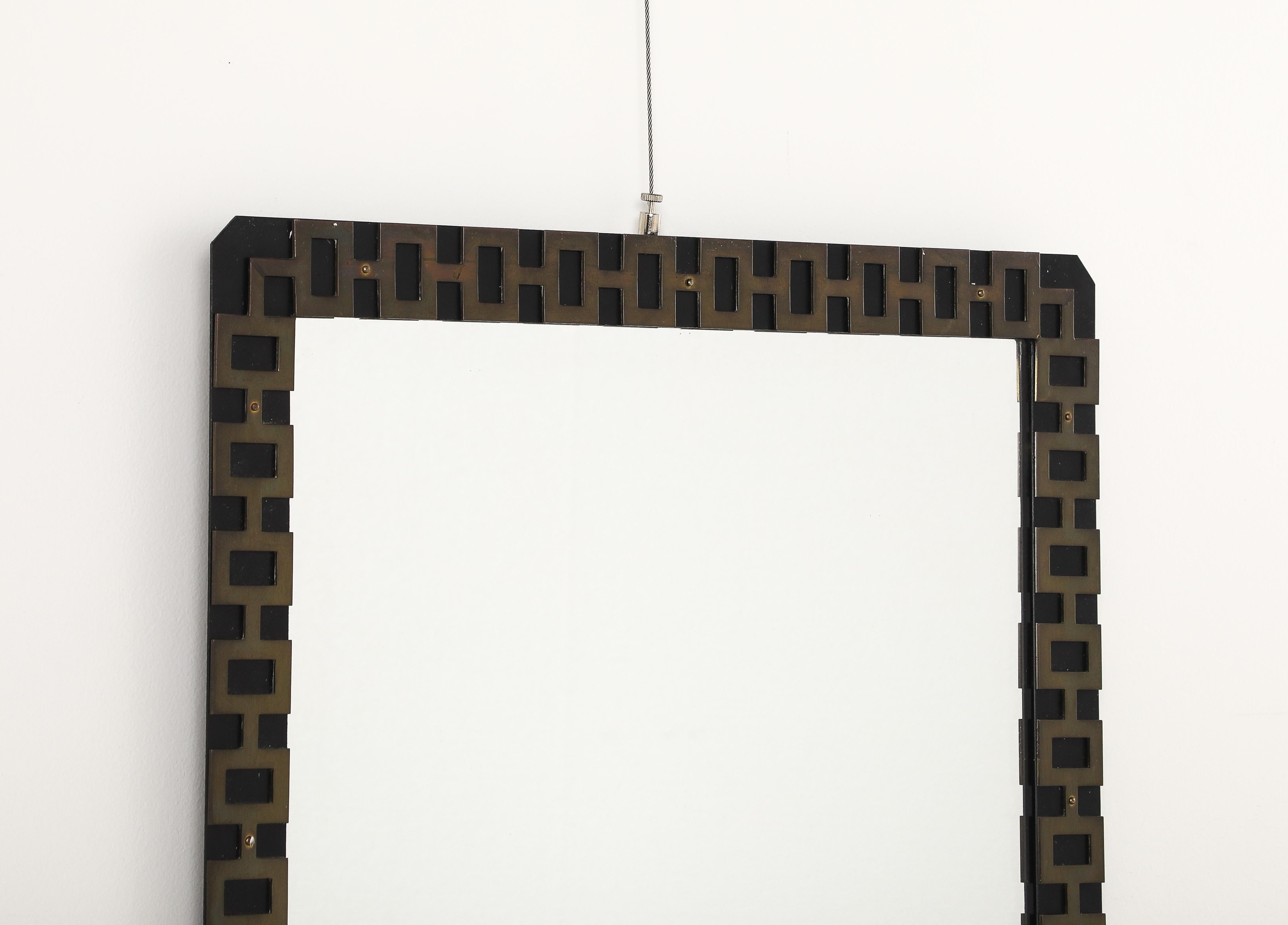 Art déco Miroir en métal et laiton des années 1940 en vente