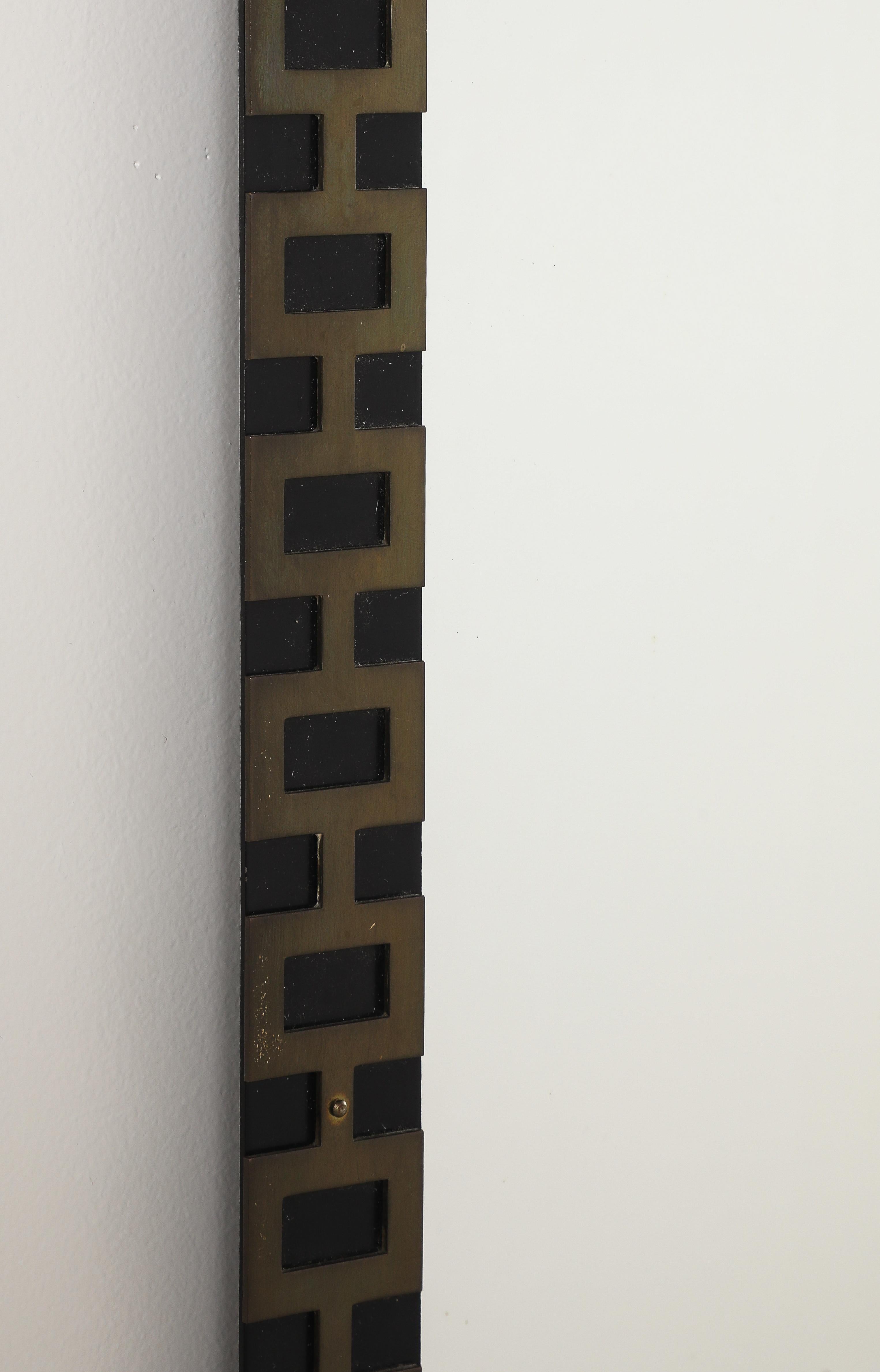 Miroir en métal et laiton des années 1940 Bon état - En vente à New York, NY