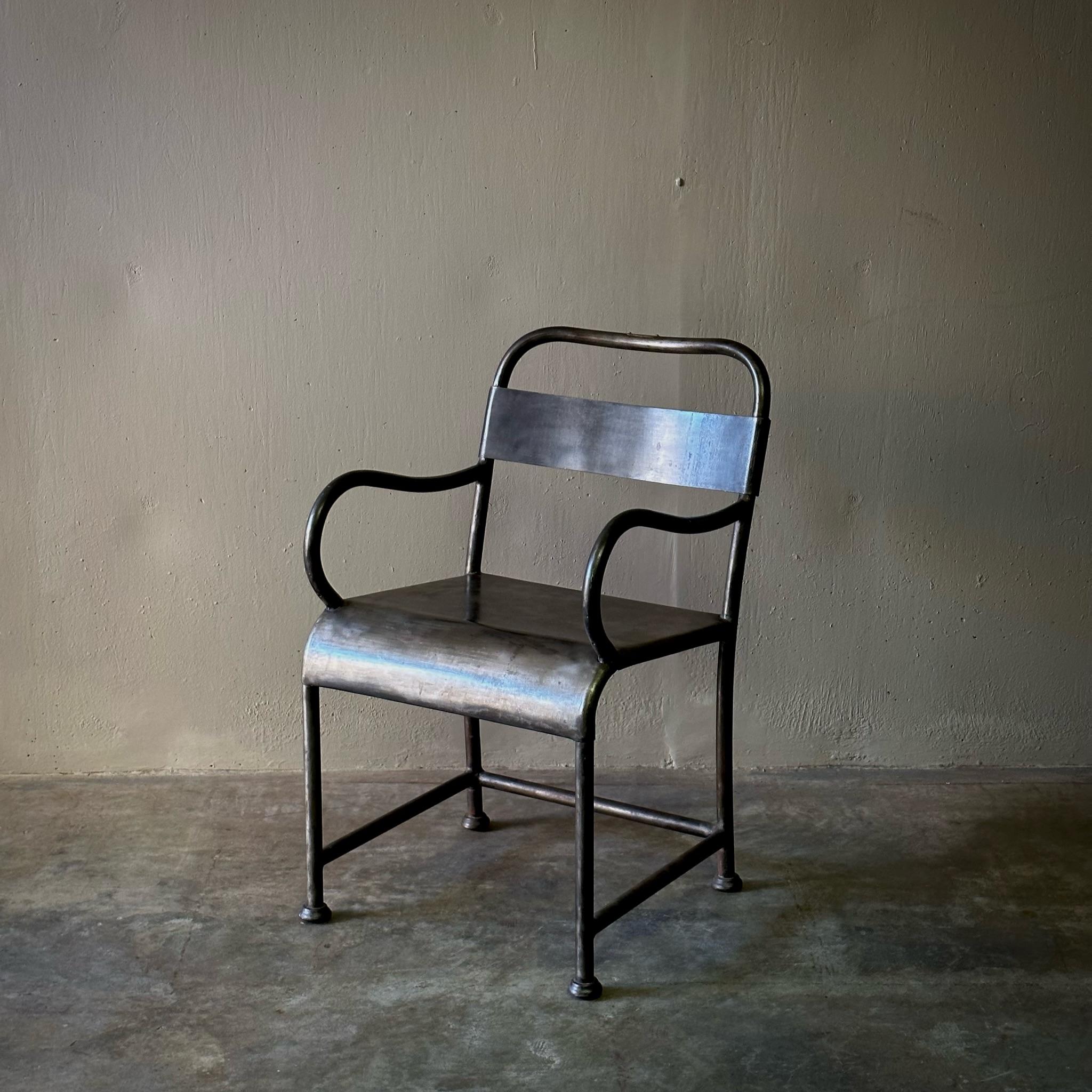 1940s French industrial metal chair. Would work well in both indoor and outdoor spaces with its cool, clean traditional lines. Gritty and strong yet with a delicate, refined sensibility. 

France, circa 1940.

Dimensions: 19.7 W x 17.3 D x 33.1