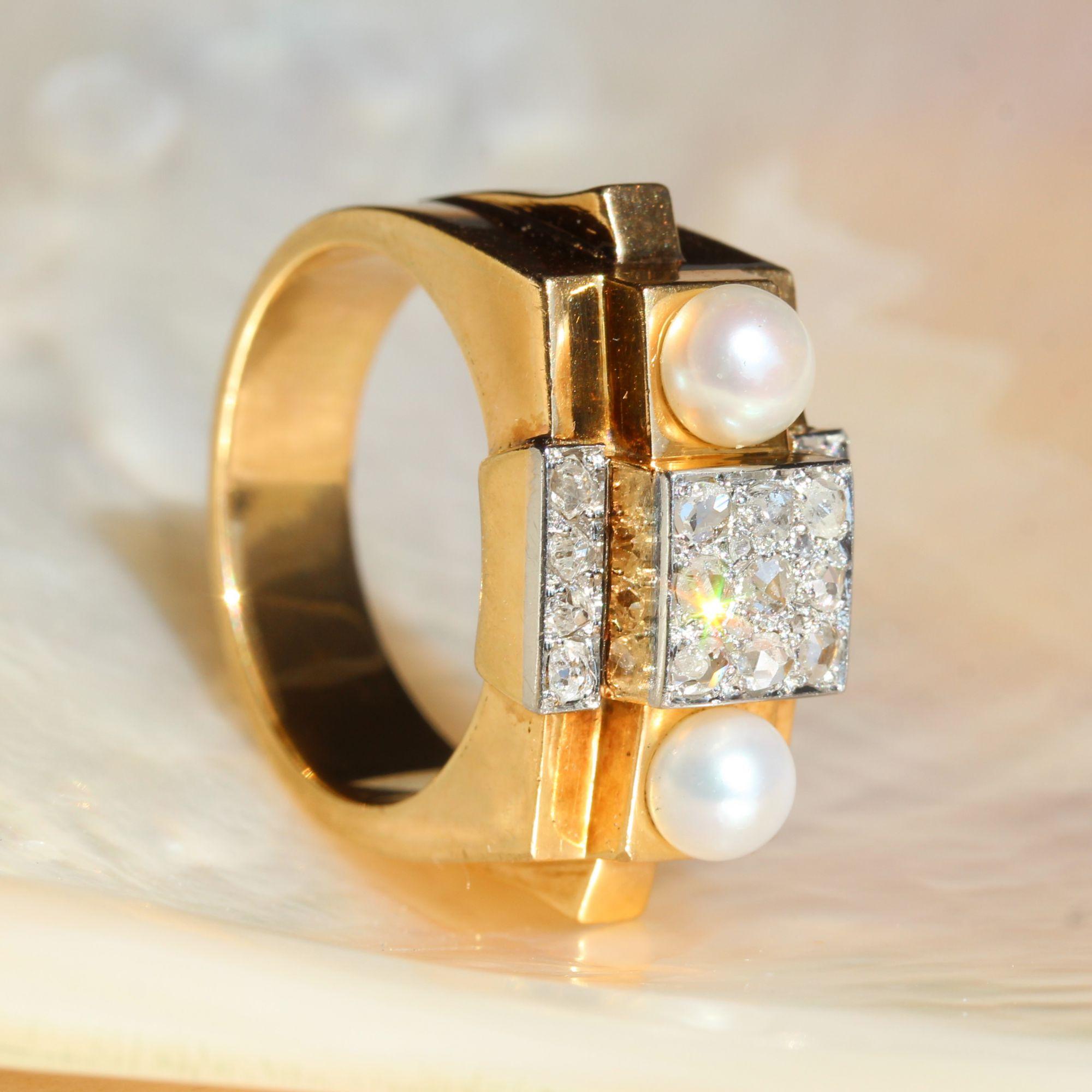 French 1940s Natural Pearl Diamonds 18 Karat Yellow Gold Tank Ring For Sale 1