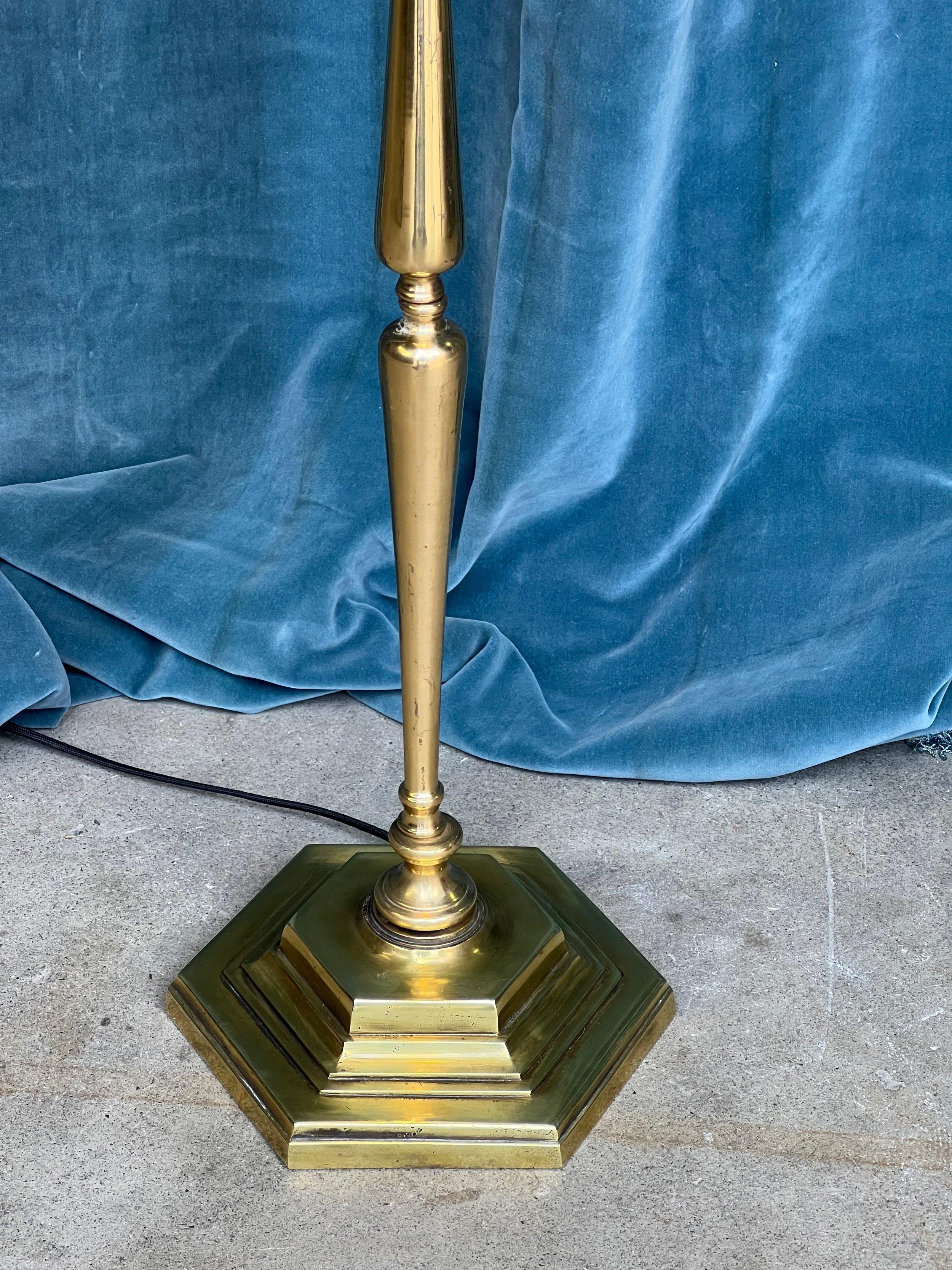 French 1940s Polished Brass Floor Lamp In Good Condition For Sale In Buchanan, NY