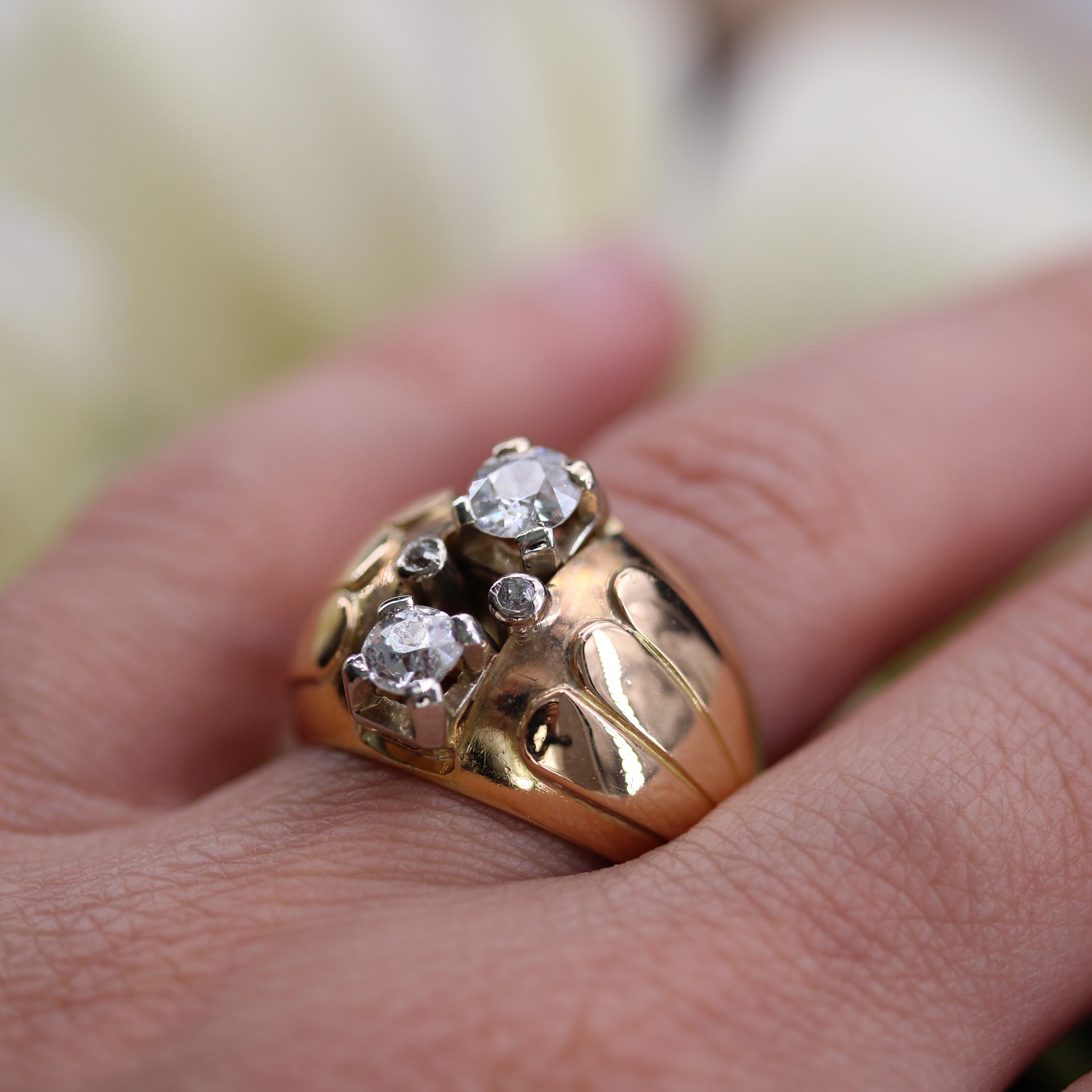 Bague boule française rétro des années 1940 Duo de diamants en or jaune 18 carats en vente 13