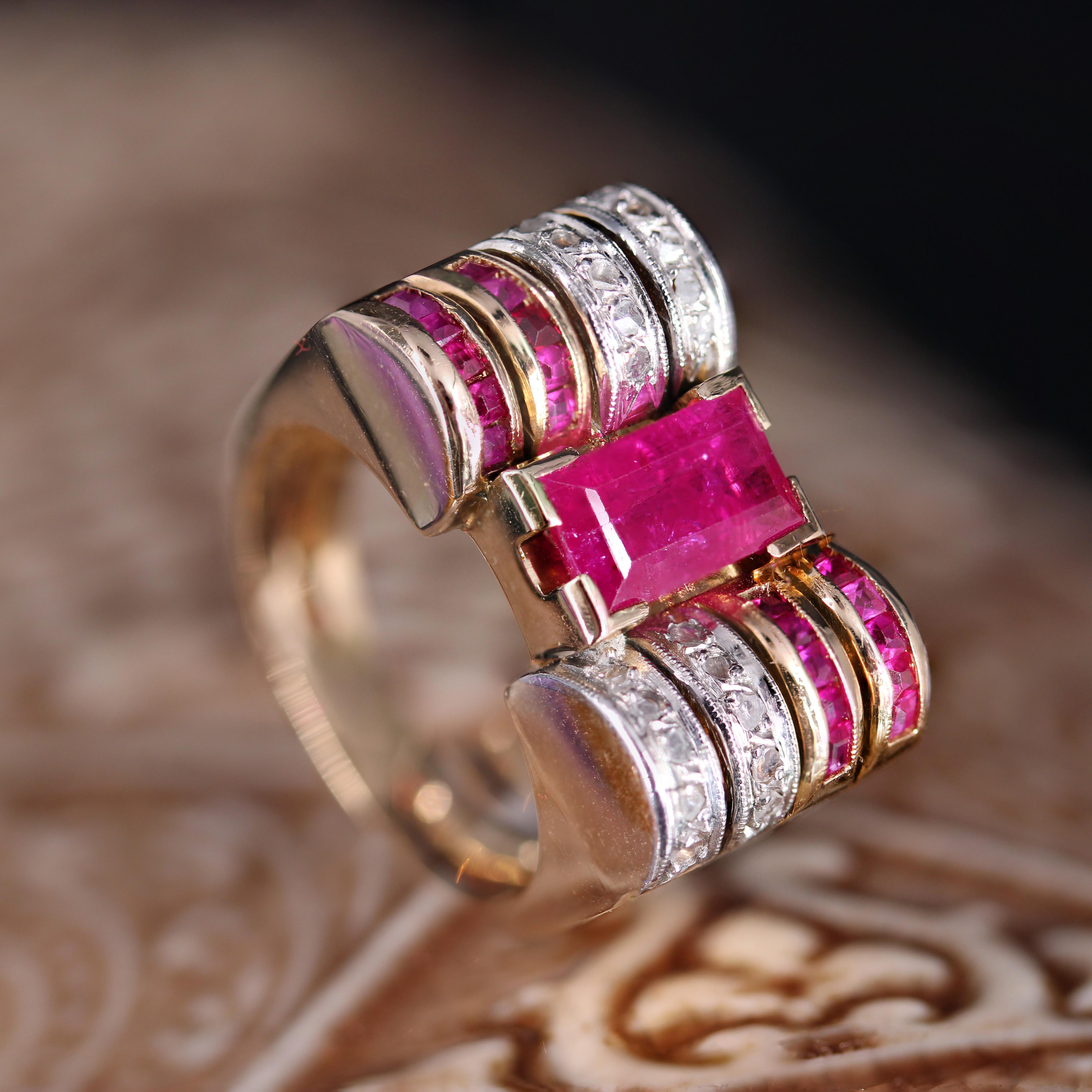 French 1940s Ruby Diamonds 18 Karat Yellow Gold Tank Ring In Good Condition For Sale In Poitiers, FR