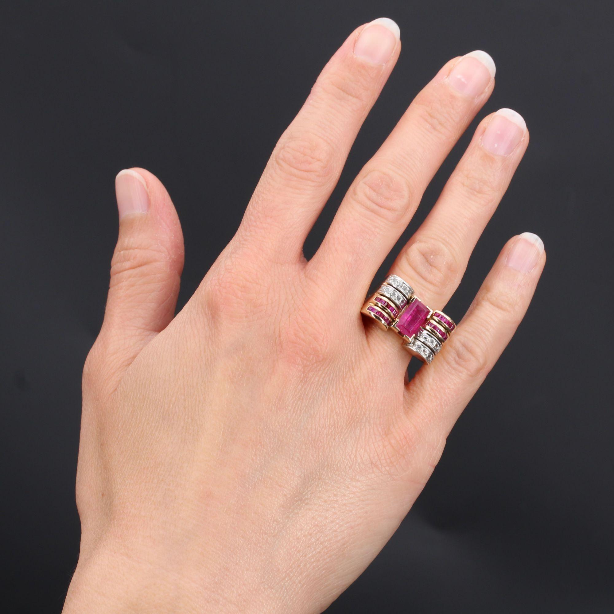 Ring in 18 karat yellow gold, eagle head hallmark, and platinum, dog head hallmark.
Voluminous tank ring, it is decorated in its center with an emerald-cut ruby, with two rows of rose-cut diamonds and two rows of calibrated synthetic rubies on