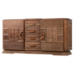 Französisch 1940er Eiche massiv Art Deco Brutalist Credenza