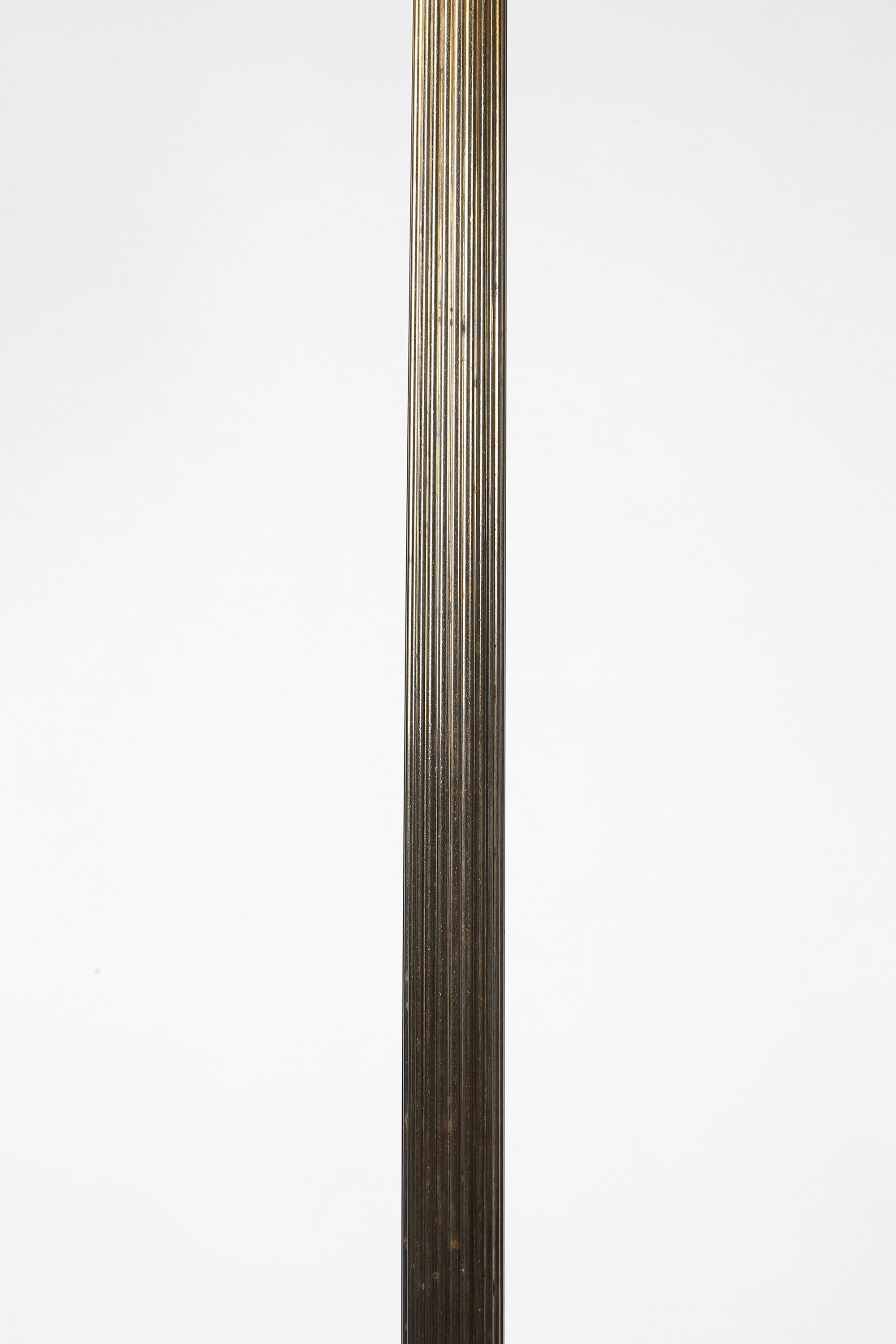 Französische Stehlampe mit drei Köpfen aus Messing aus den 1940er Jahren im Angebot 6