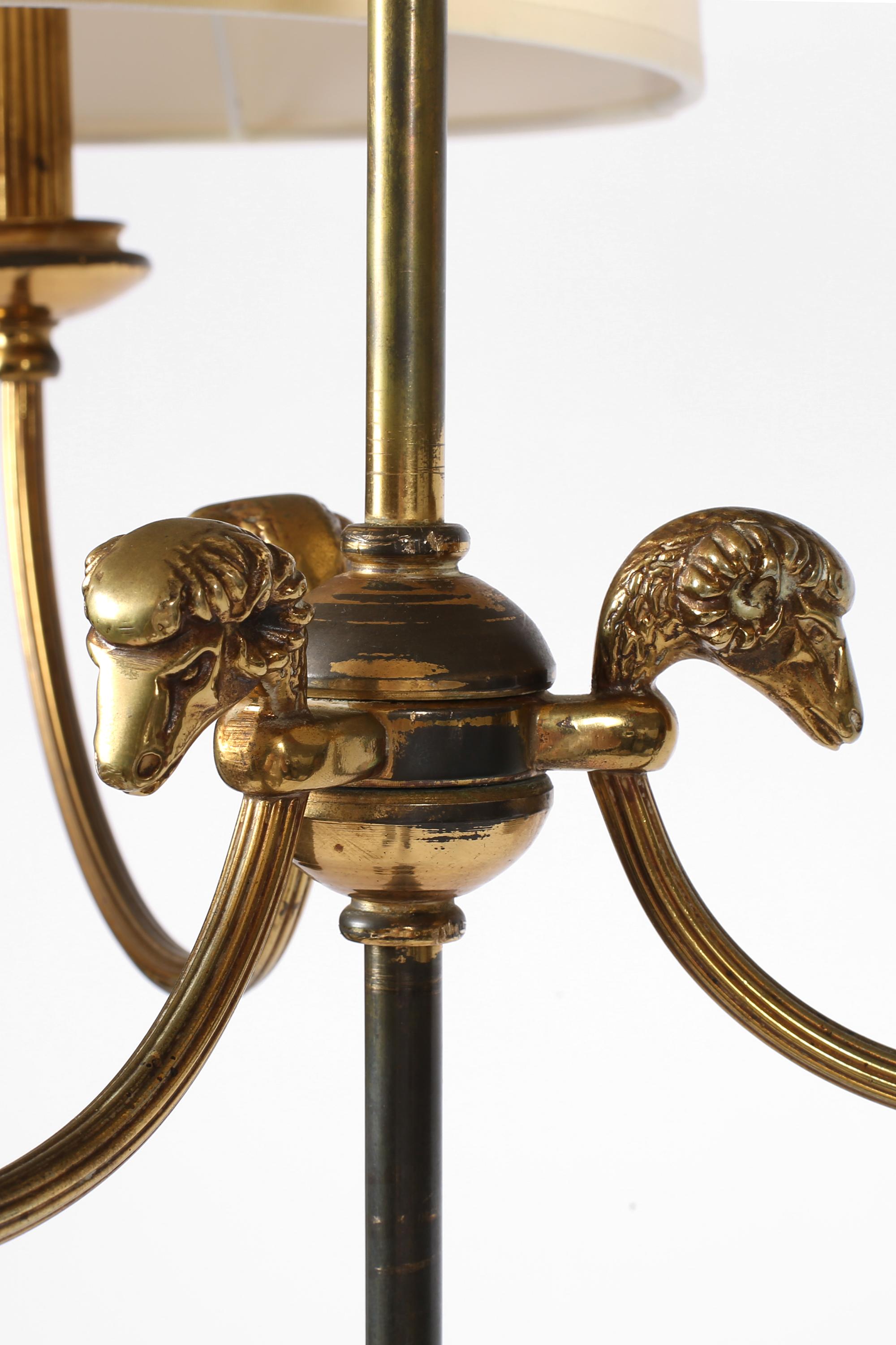 Französische Stehlampe mit drei Köpfen aus Messing aus den 1940er Jahren im Angebot 2