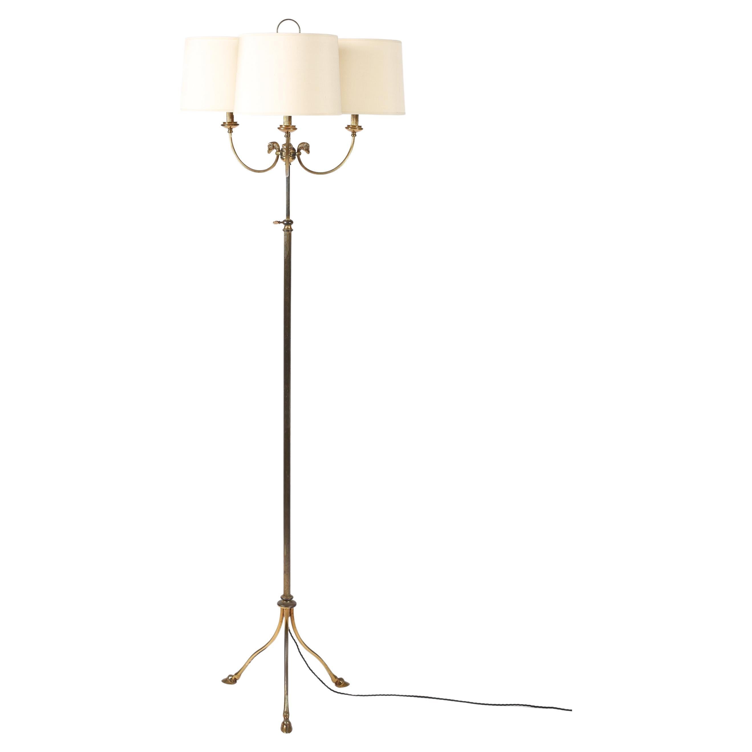 Französische Stehlampe mit drei Köpfen aus Messing aus den 1940er Jahren im Angebot