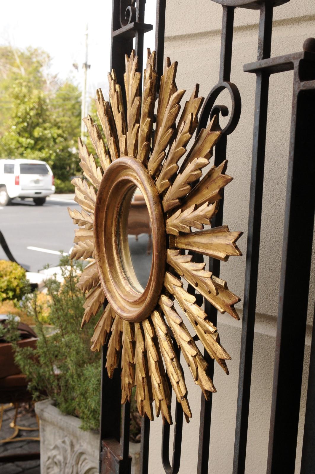 French 1940s Vintage Carved Giltwood Sunburst Mirror with Radiating Sunrays 5