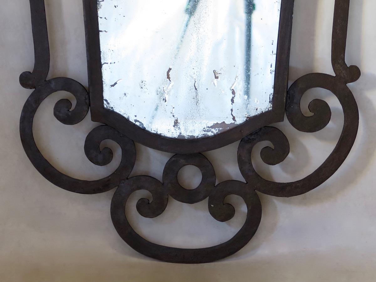 French 1940s Wrought Iron Art Deco Mirror In Distressed Condition In Isle Sur La Sorgue, Vaucluse