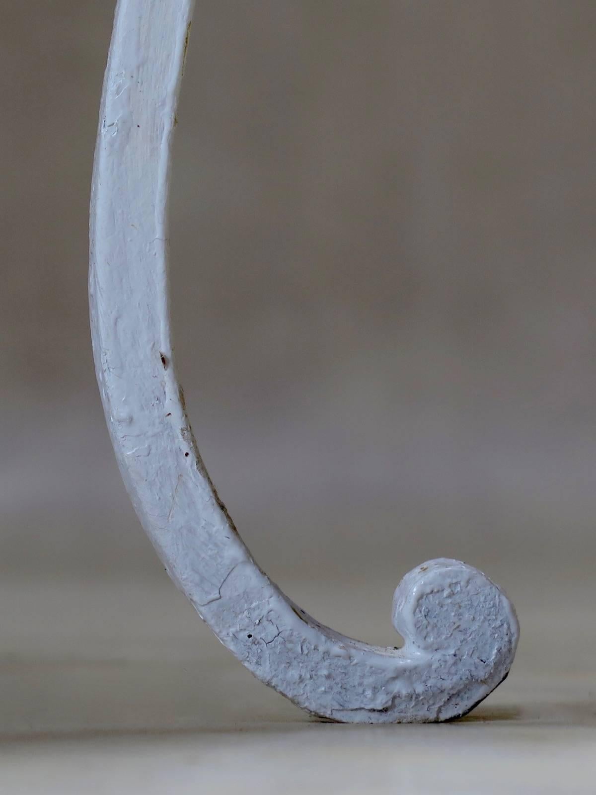 8 sillas y sillones franceses de hierro forjado de los años 40 en venta 2