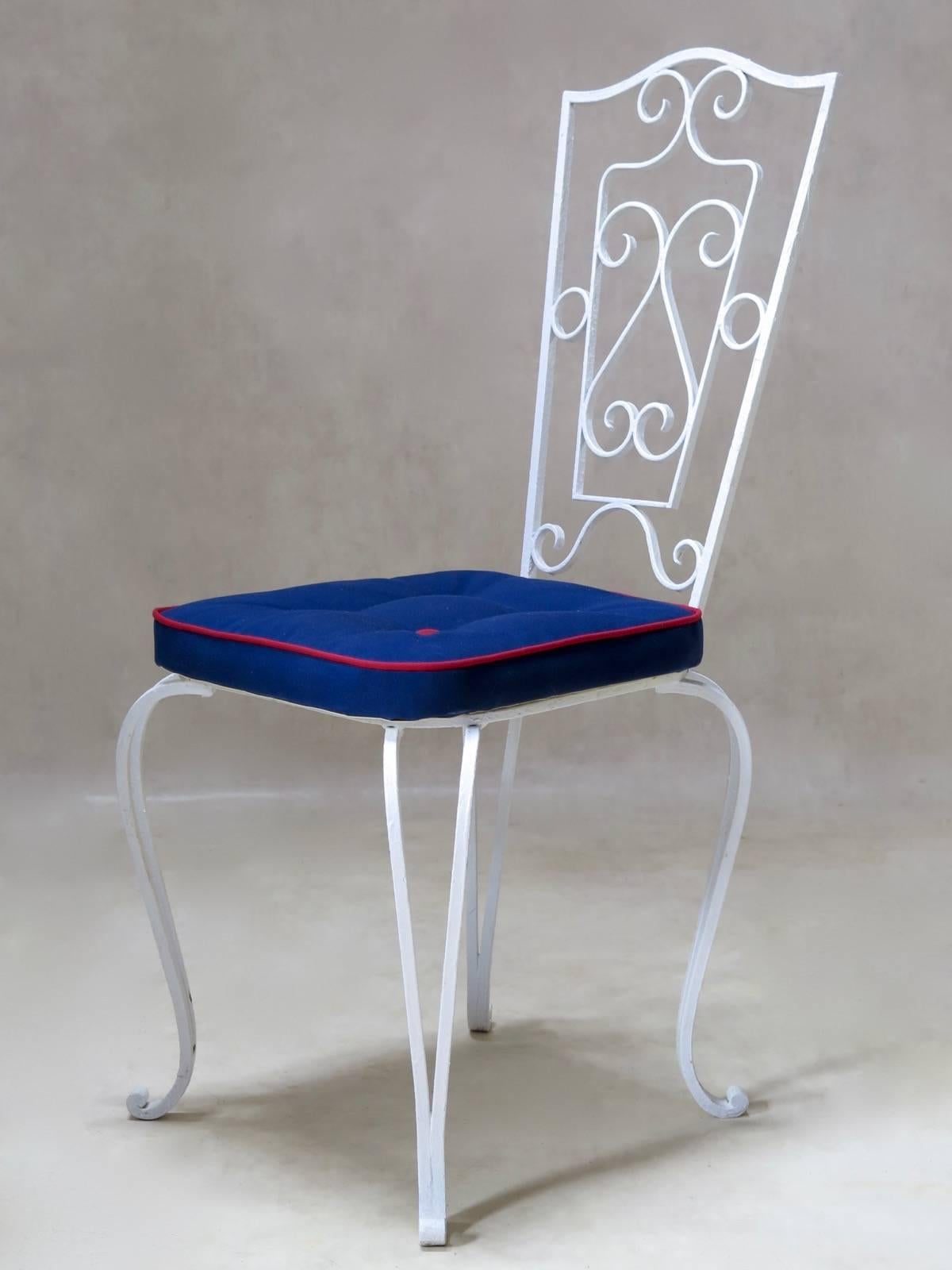 8 französische schmiedeeiserne Stühle und Sessel aus den 1940er Jahren im Zustand „Gut“ im Angebot in Isle Sur La Sorgue, Vaucluse