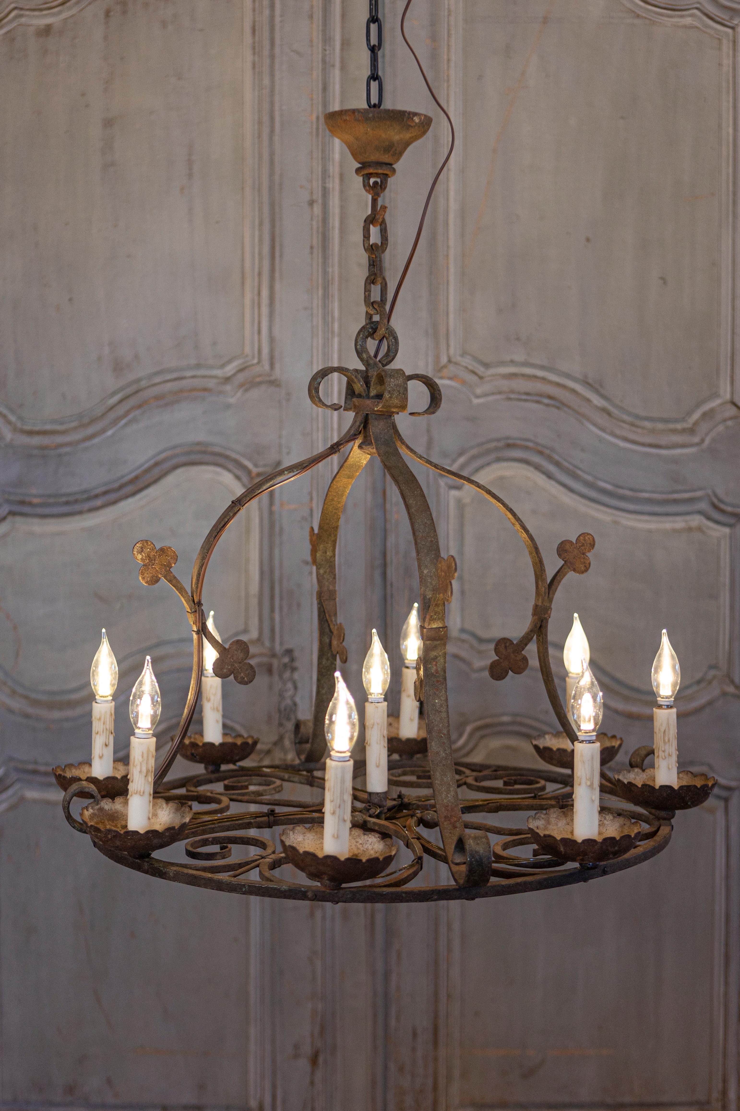 French 1940s Wrought Iron Nine-Light Chandelier with Clover Leaves, USA Wired In Good Condition For Sale In Atlanta, GA