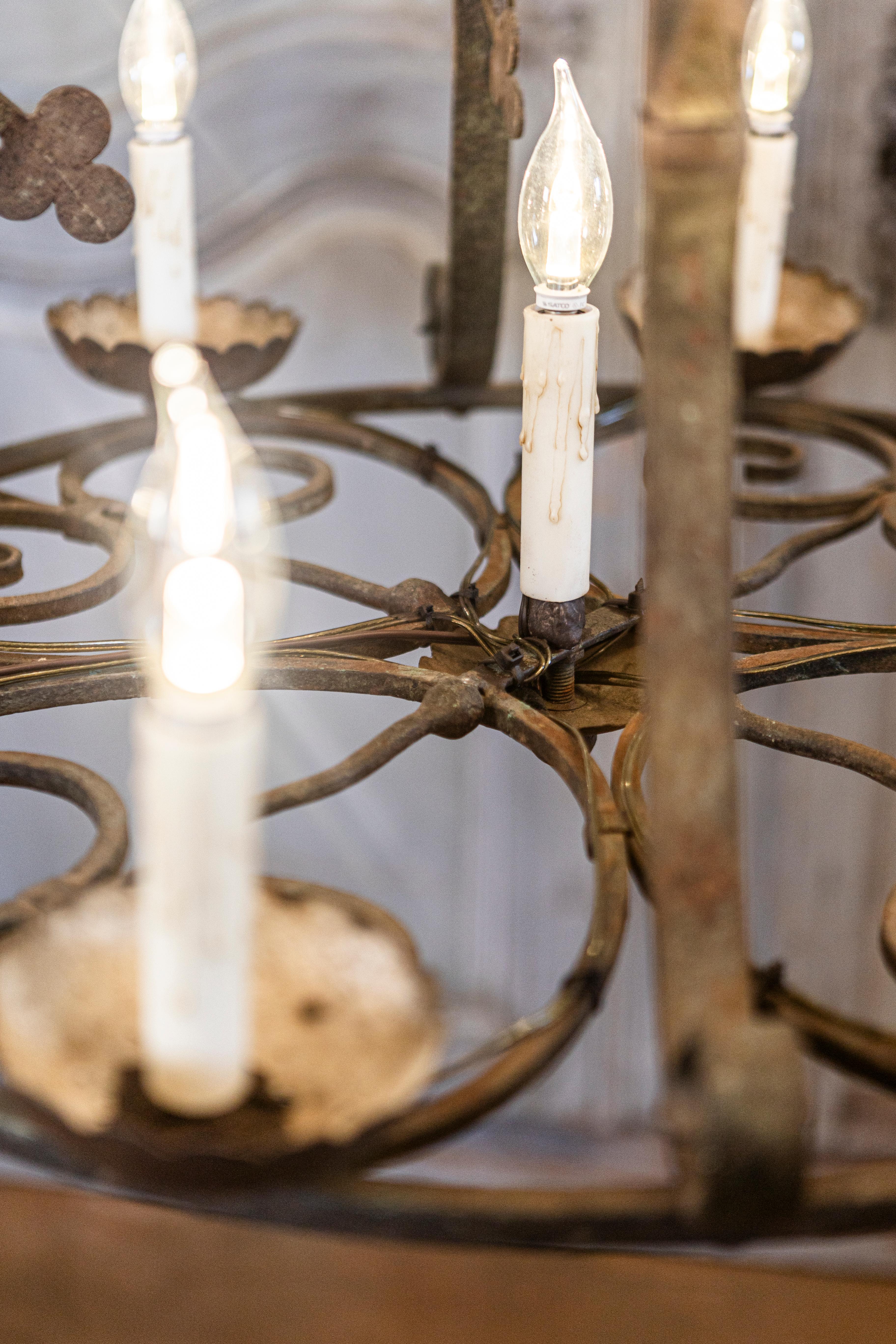 French 1940s Wrought Iron Nine-Light Chandelier with Clover Leaves, USA Wired For Sale 3