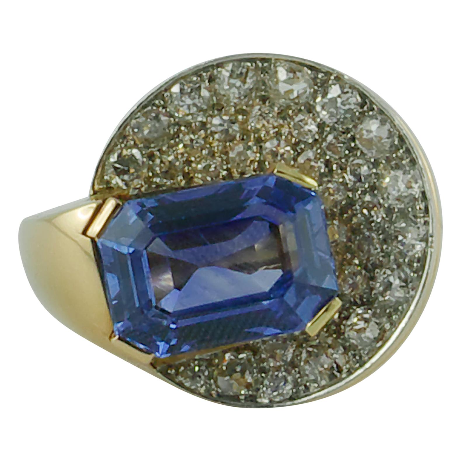 French 1940s Yellow Gold, Non Heat 8.77 Carat Sapphire, and Diamond Ring