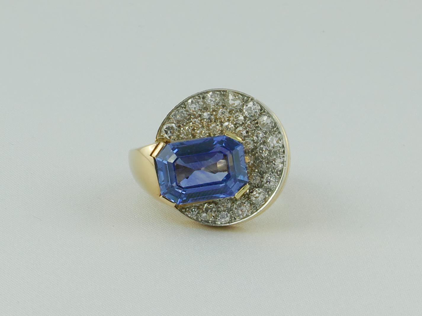 Sensational 8.77 carat Ceylon Sapphire non heat,  mounted on a Diamond, Yellow Gold and Platinum striking 1940s ring.
This retro extremely elegant and sophisticated Yellow Gold ring has an enormous presence, it  has a centering on an emerald-cut 