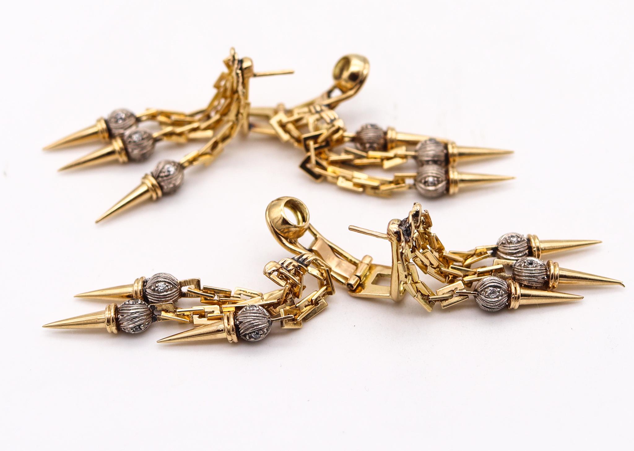 French 1950 Mid-Century Dangle Earrings in 18Kt Gold and Platinum with Diamonds In Excellent Condition For Sale In Miami, FL