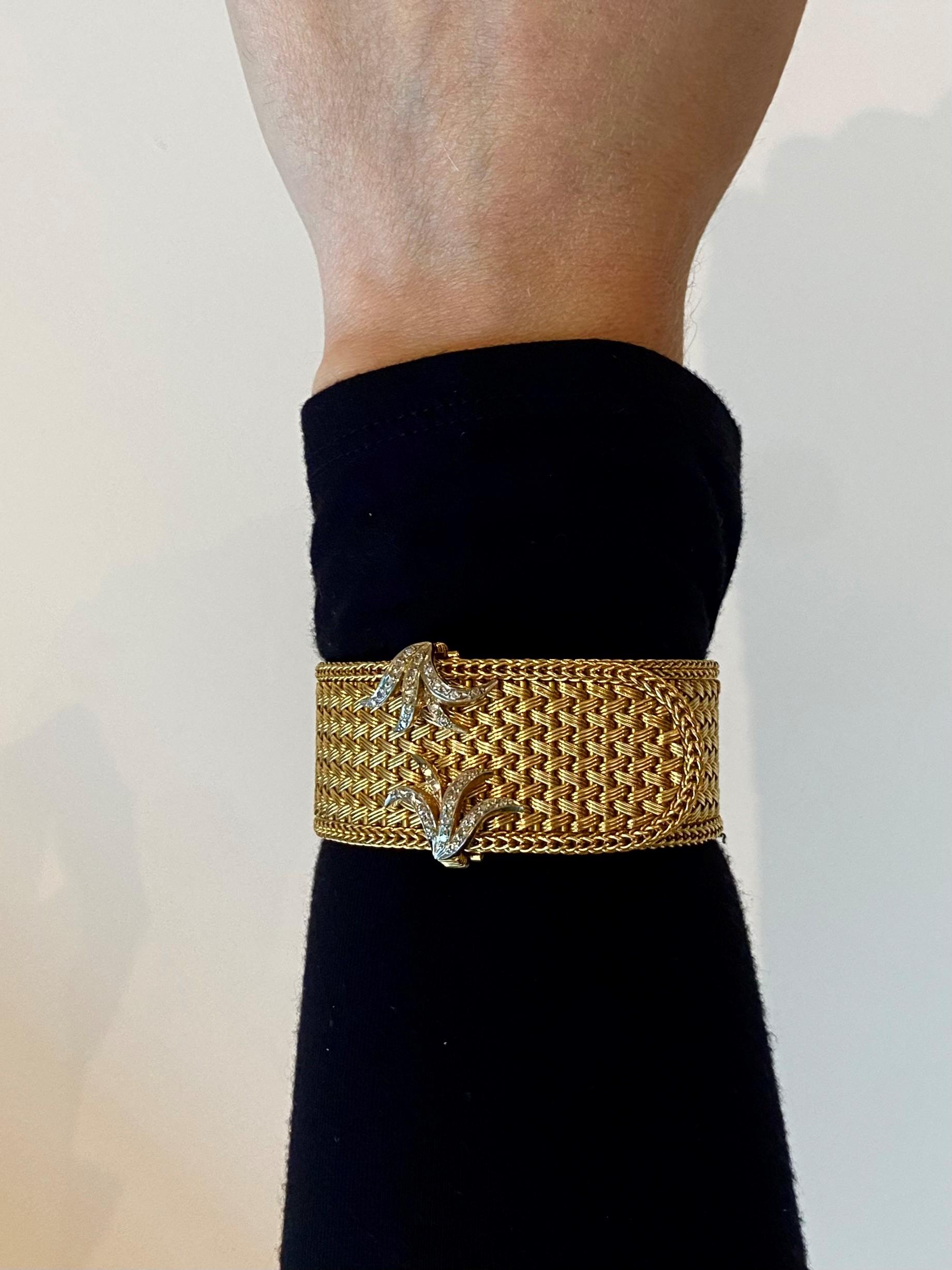 A French mid century mesh buckle bracelet.

Beautiful piece with exceptional craftsmanship made in France during the post war period, circa 1950. This flexible mesh buckle bracelet has been crafted in solid yellow gold of 18 karats with platinum