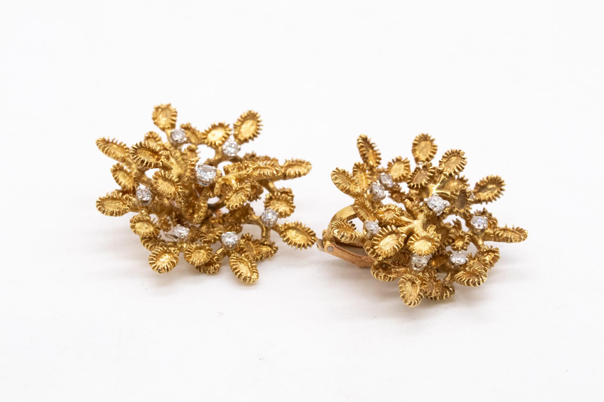 French 1950 Post War Retro Earrings 18Kt Gold and Platinum 1.08 Cts in Diamonds In Excellent Condition For Sale In Miami, FL