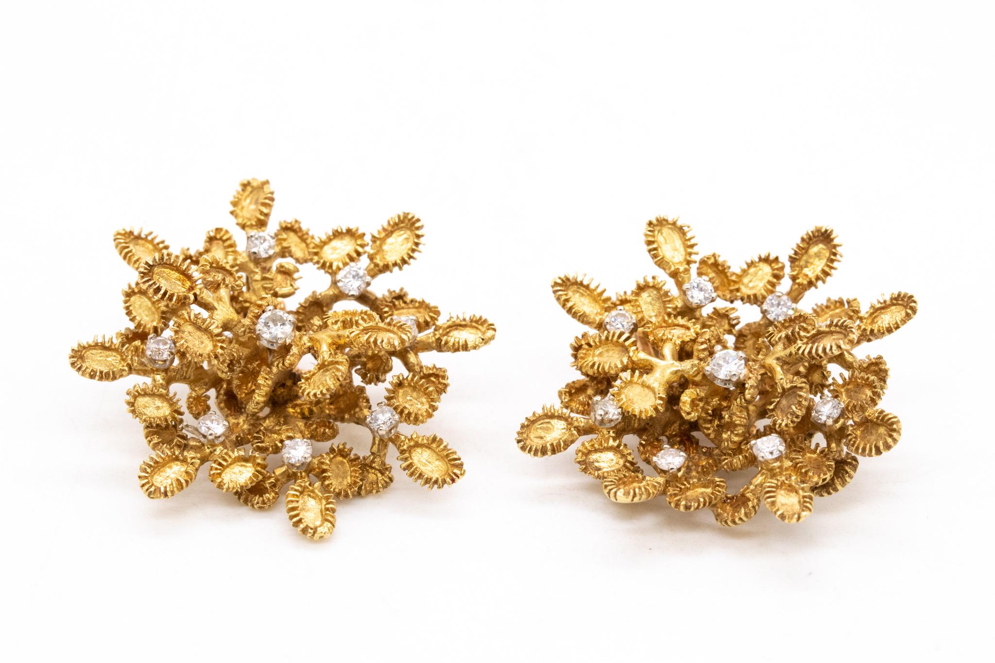 French 1950 Post War Retro Earrings 18Kt Gold and Platinum 1.08 Cts in Diamonds For Sale 2