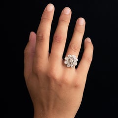 French 1950s 1.25 Carat Diamonds Platinum Flower Ring