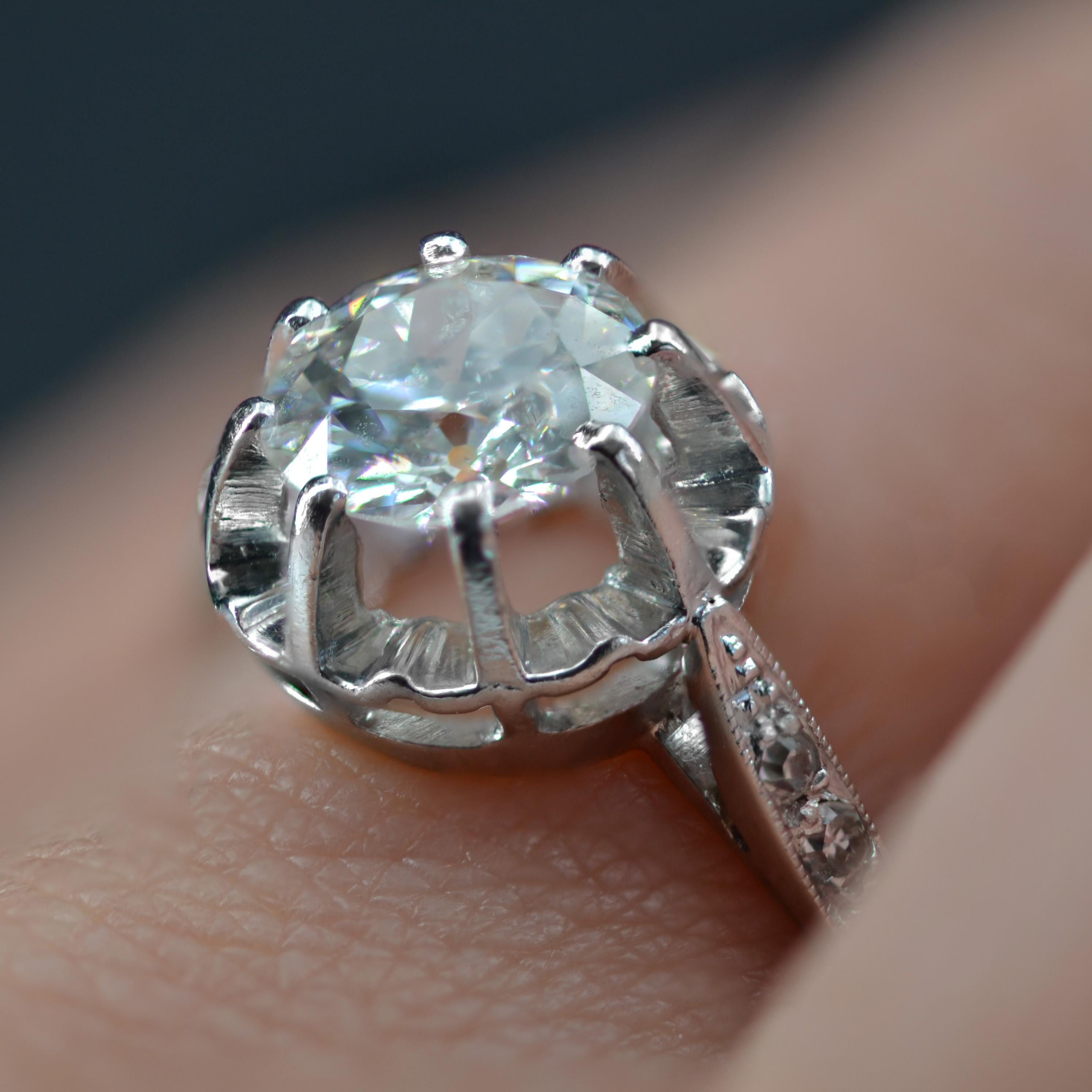 French 1950s 1.50 Carat Diamond Platinum Solitaire Ring For Sale 5
