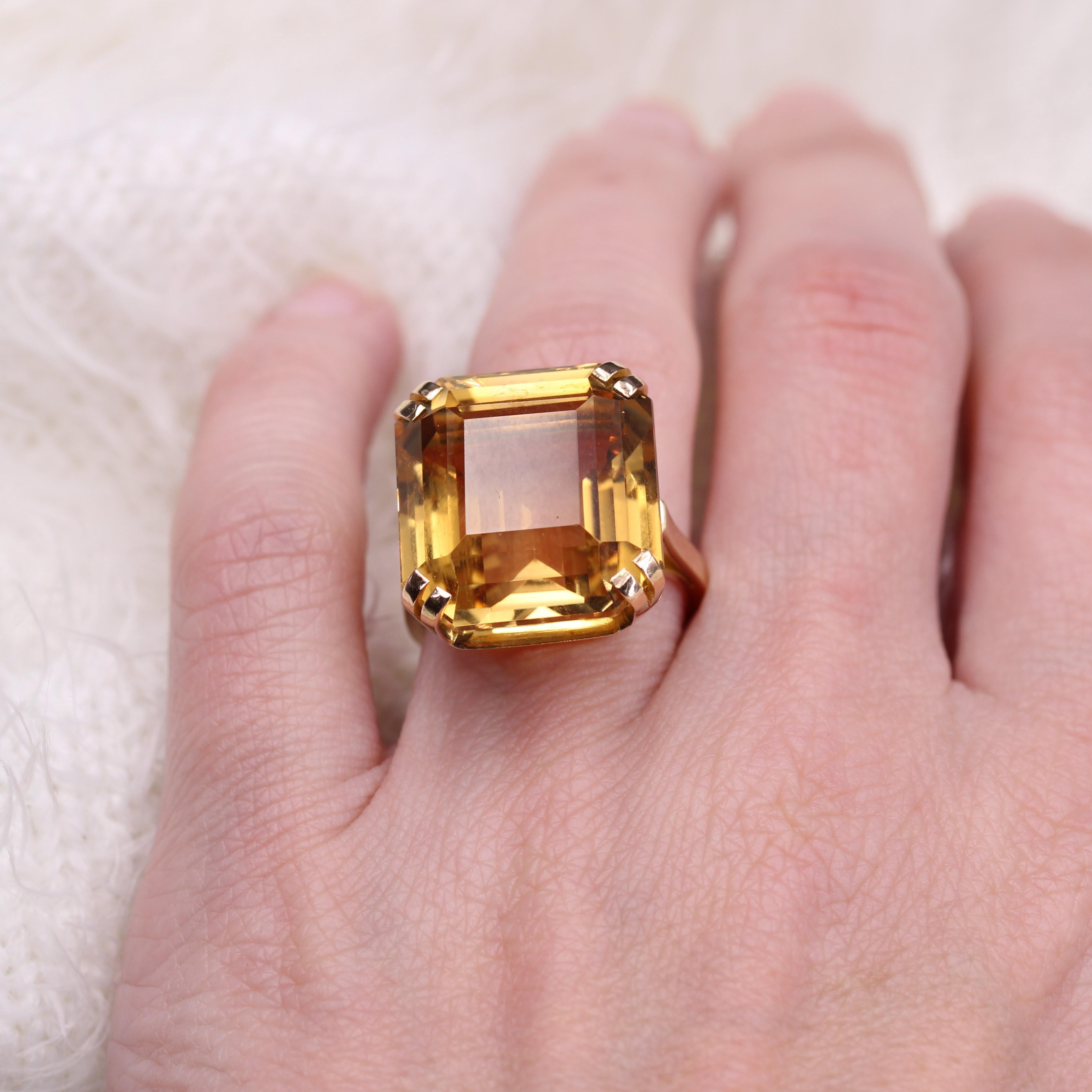 French 1950s 18 Carat Citrine 18 Karat Yellow Gold Cocktail Ring In Good Condition For Sale In Poitiers, FR