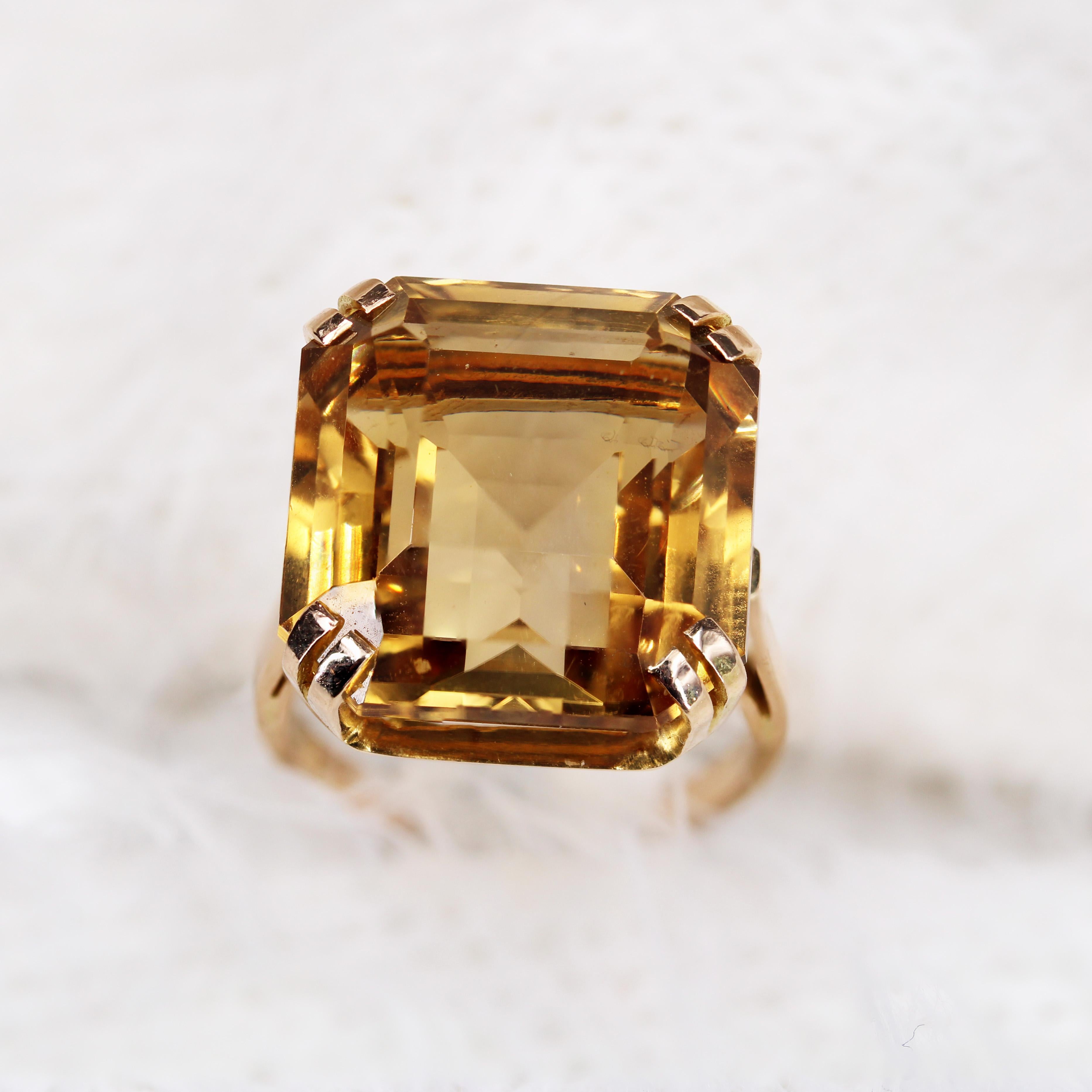 French 1950s 18 Carat Citrine 18 Karat Yellow Gold Cocktail Ring For Sale 3