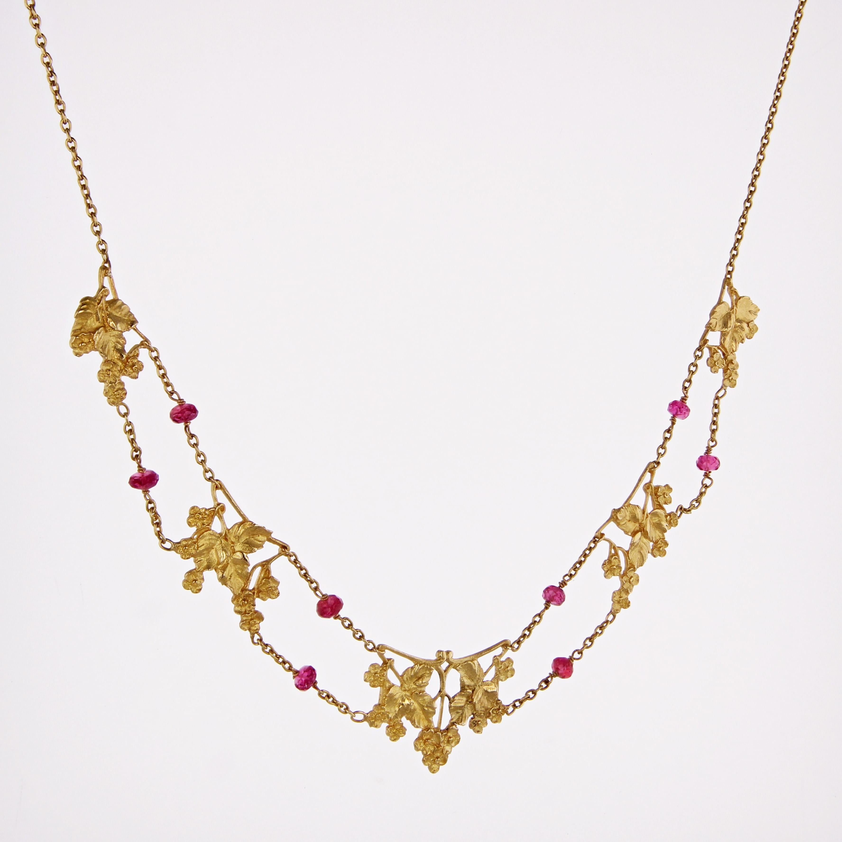 Ball Cut French 1950s 18 Carat Yellow Gold Pink Spinel Beads Drapery Necklace For Sale