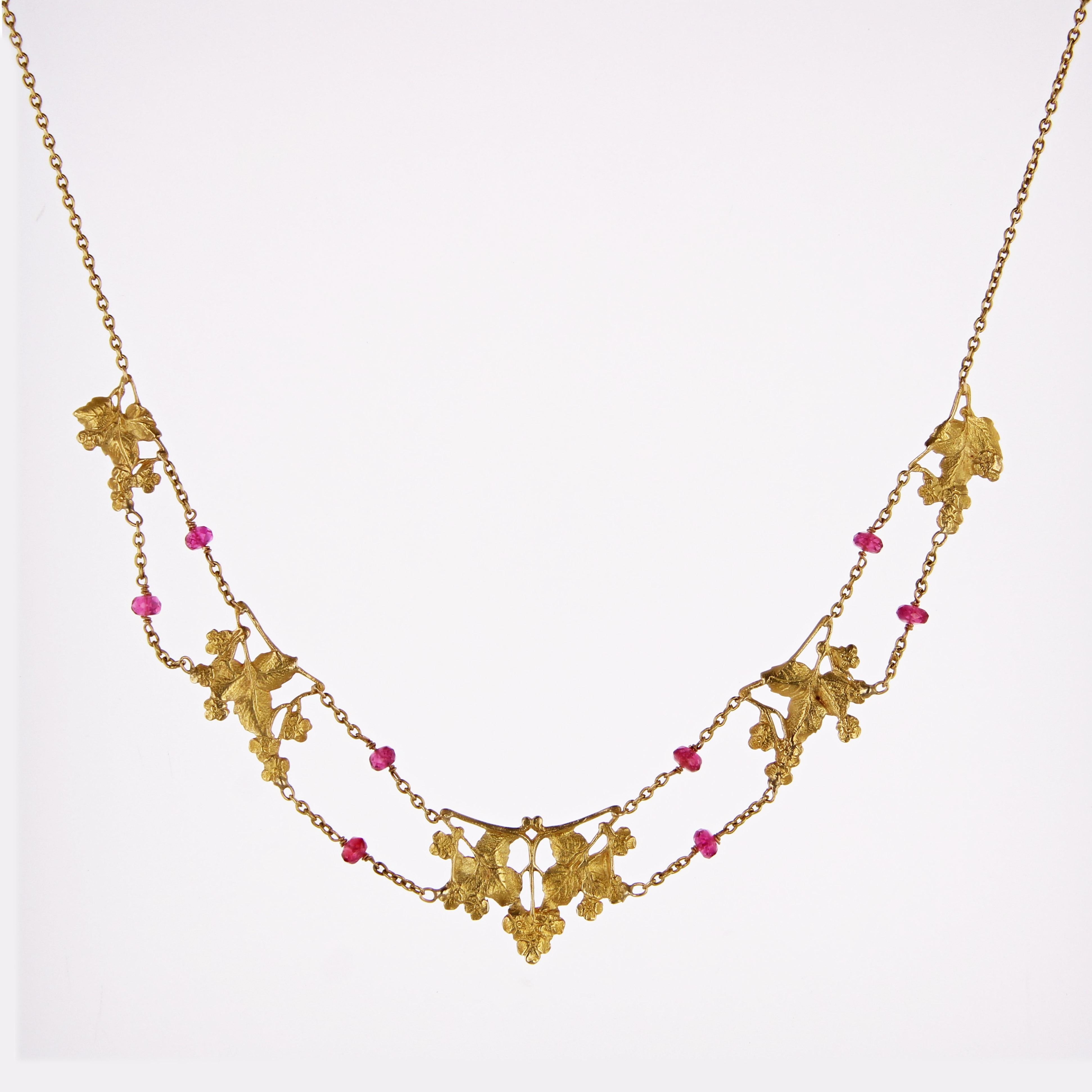 Französische 1950er Jahre 18 Karat Gelbgold Rosa Spinell Perlen Draperie Halskette im Angebot 12