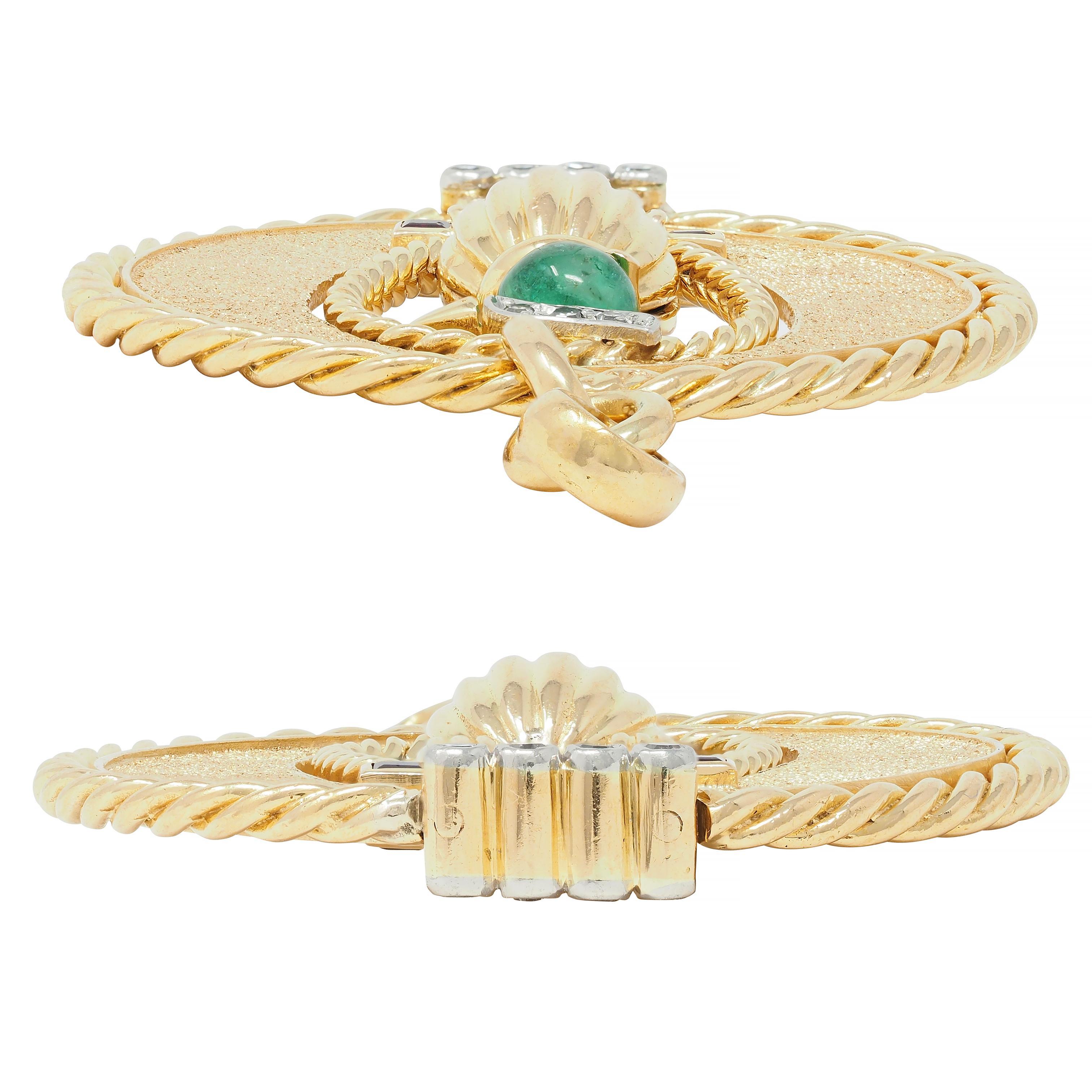 Französisch 1950's 18 Karat Gold Platin Smaragd Diamant Rubin Vogel Anhänger Charme für Damen oder Herren im Angebot